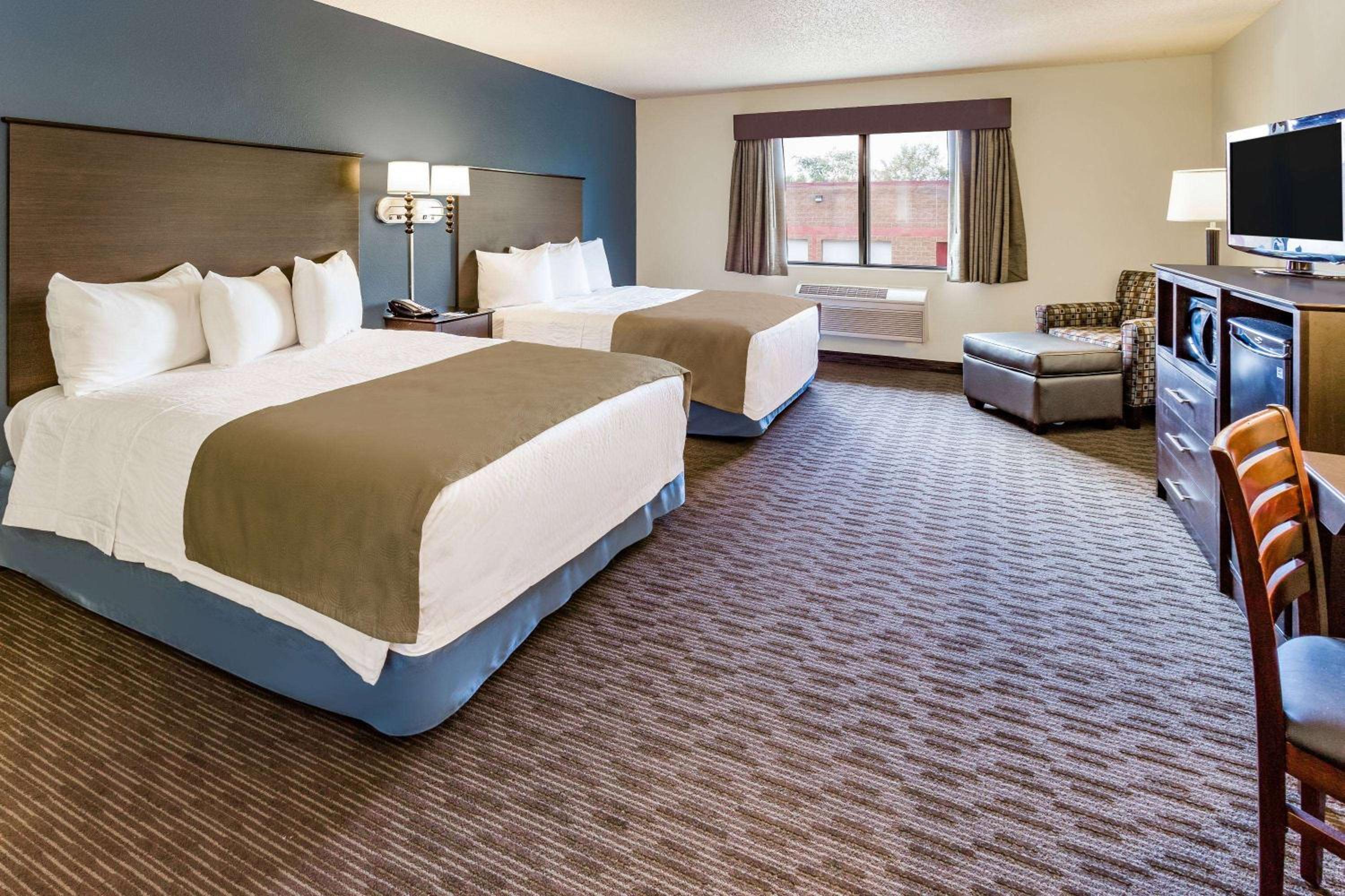 Queen Room with Two Queen Beds - Non-Smoking - Photo 1