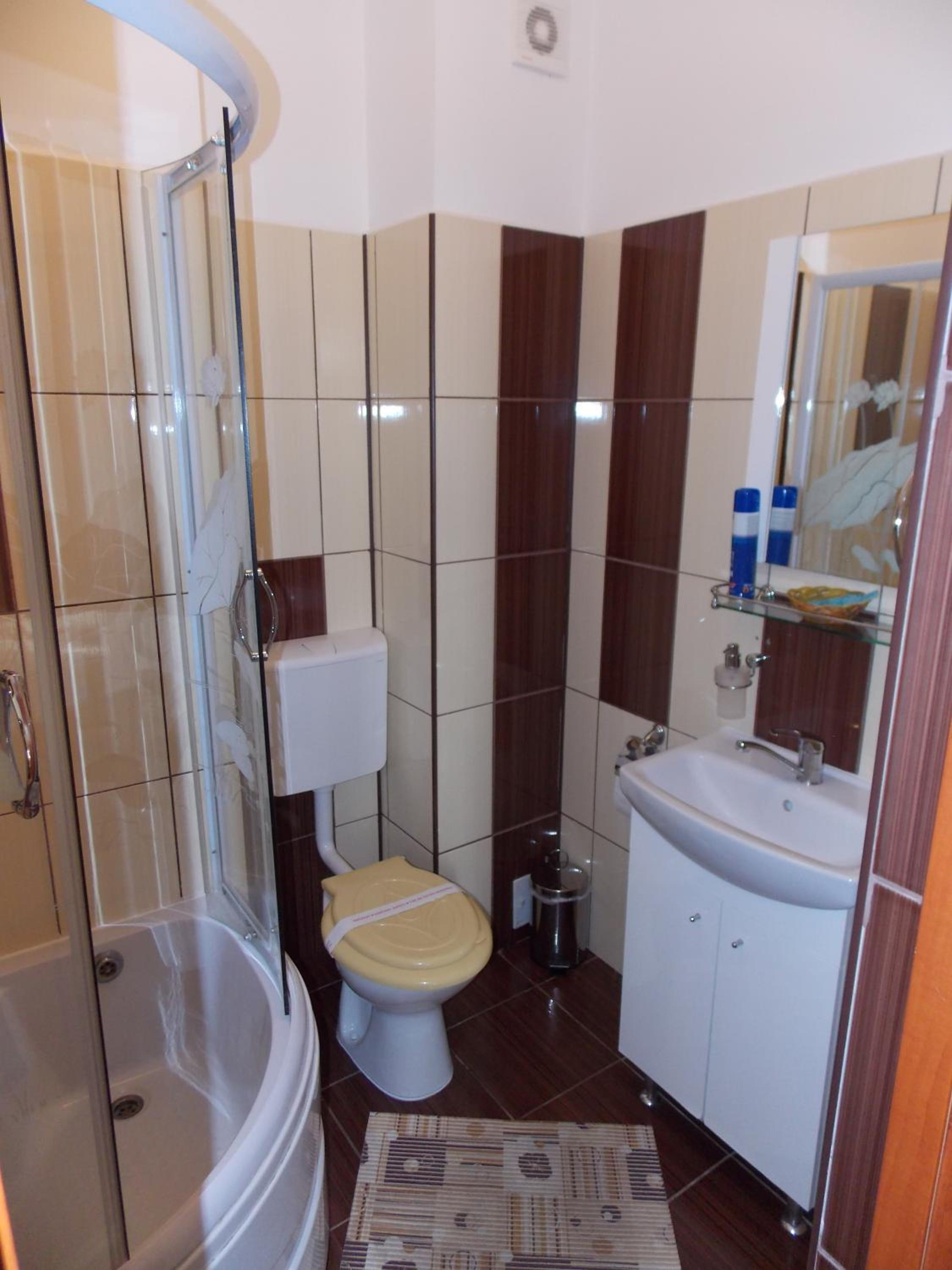 Double Room - Photo 12