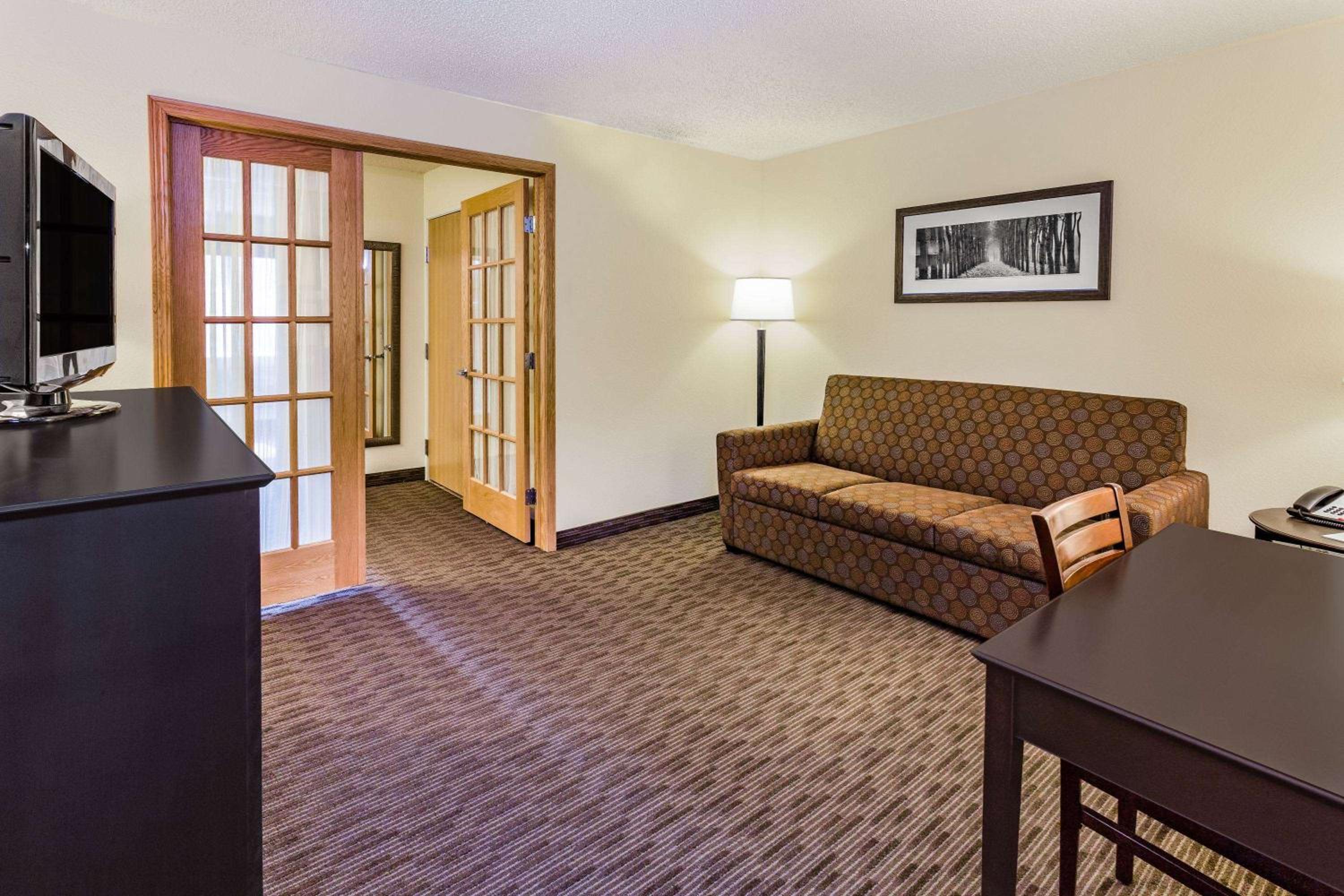 One-Bedroom King Suite - Non-Smoking - Photo 4