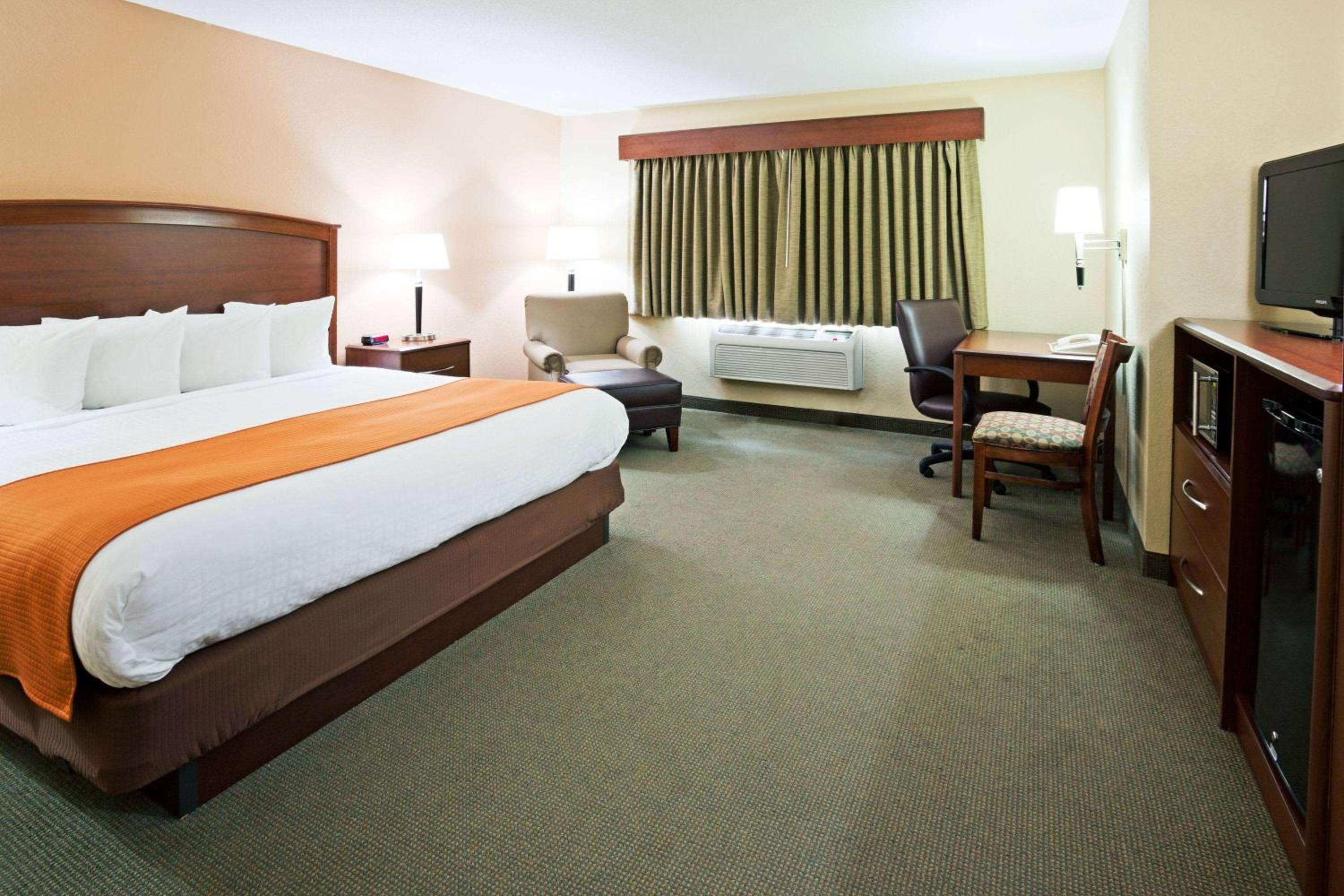 Family King Suite - Non-Smoking - Photo 1