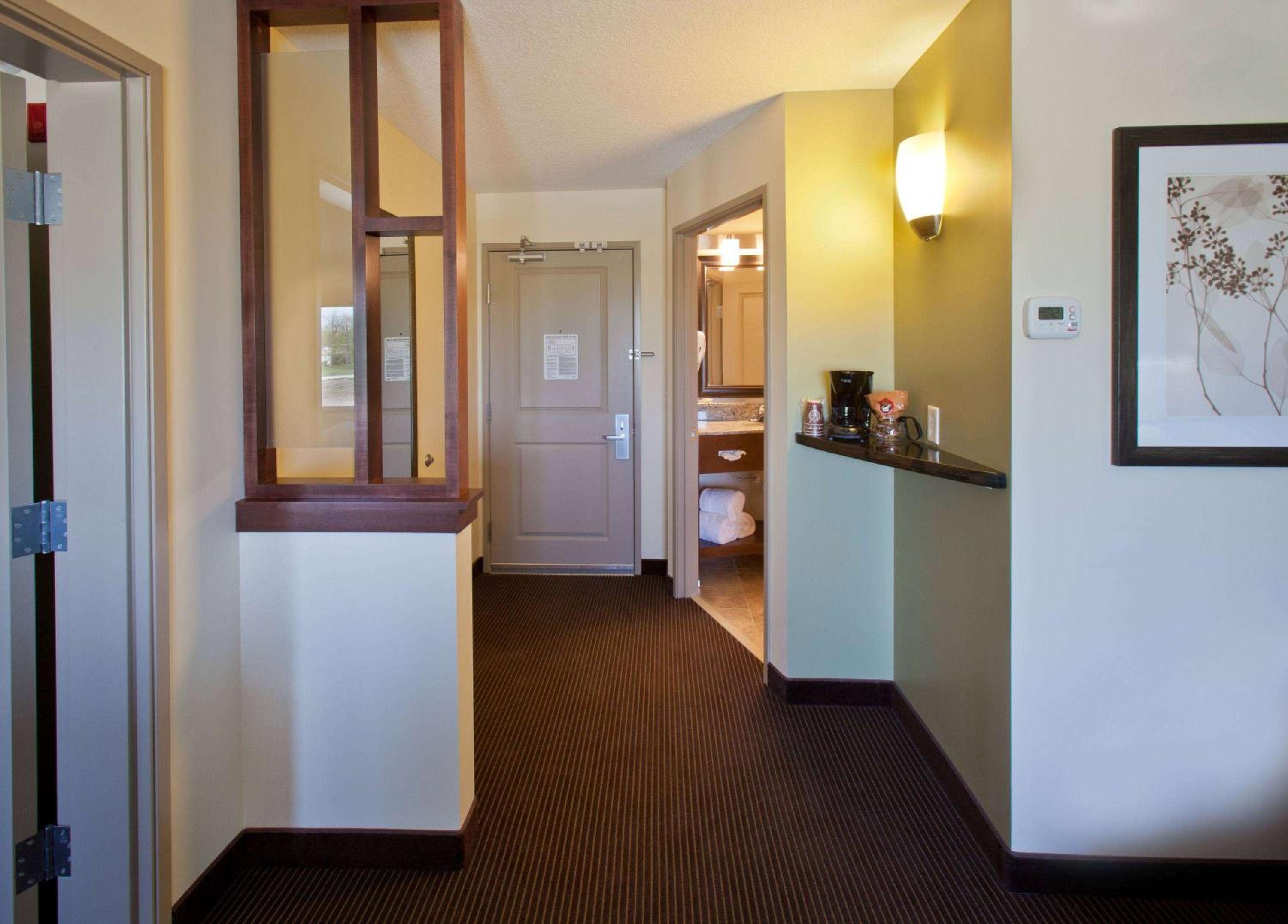 One Bedroom Deluxe King Suite - Non Smoking  - Photo 5