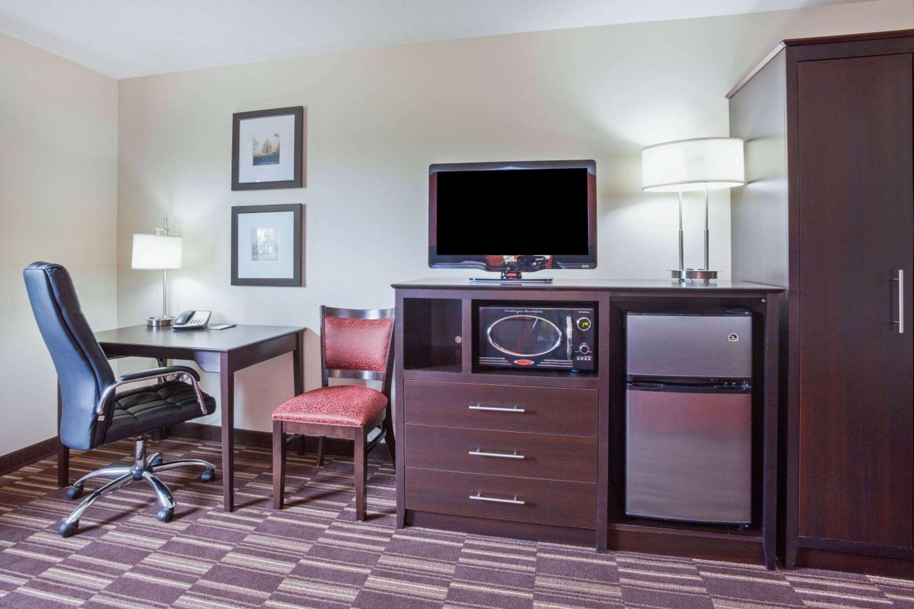 Queen Room with Two Queen Beds - Mobility Access/Non-Smoking photo 1