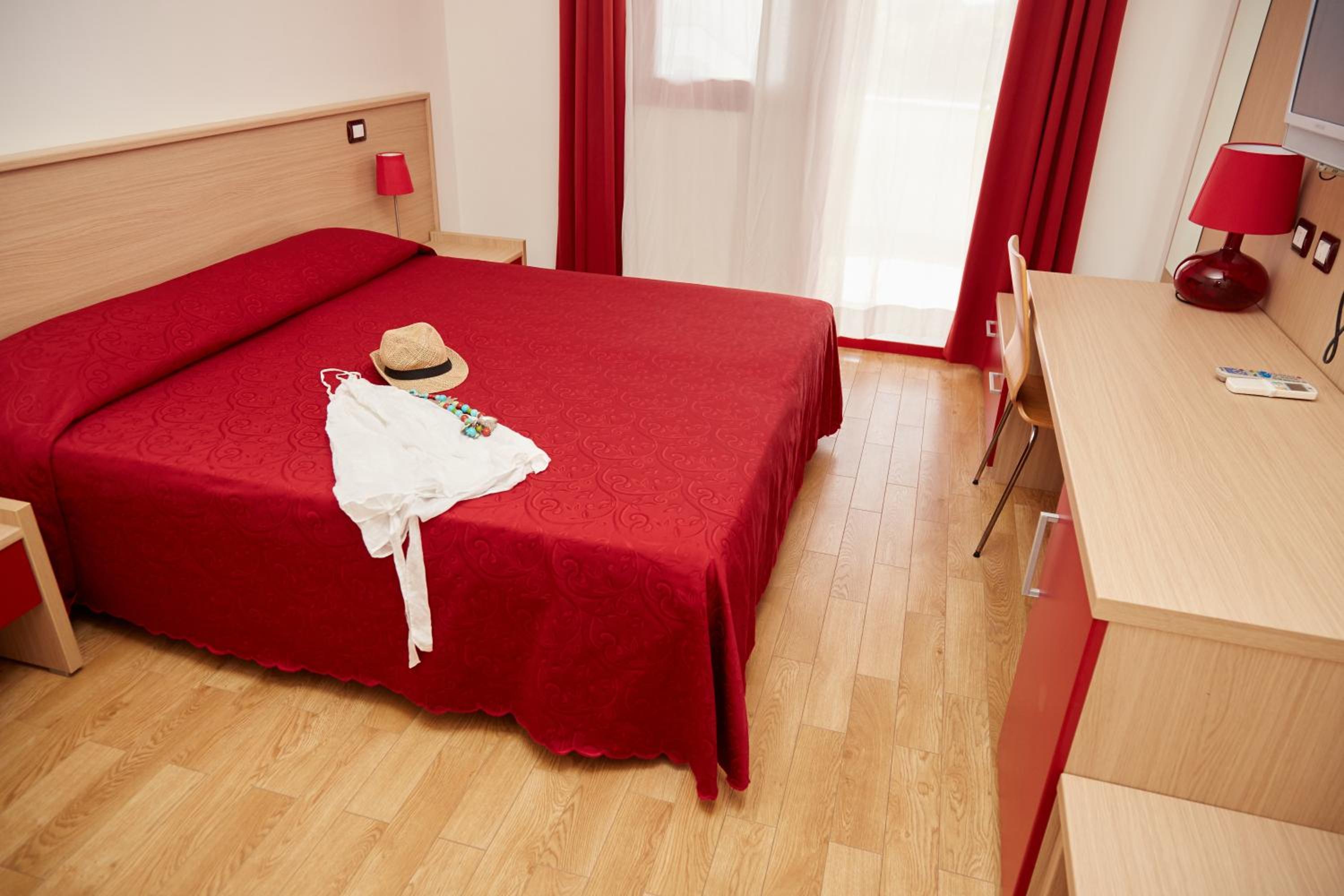 Double Room - Photo 14