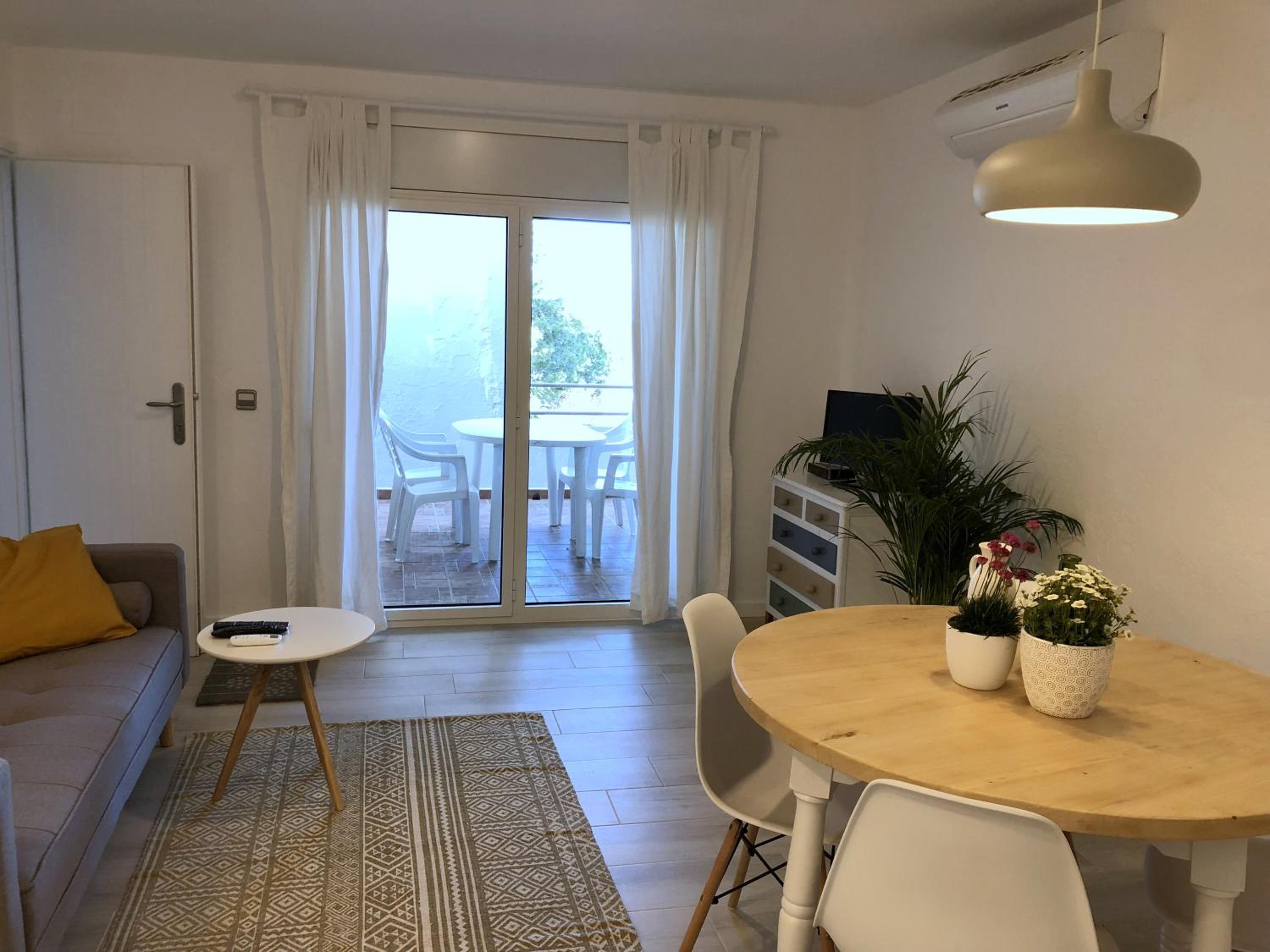 Two-Bedroom Apartment with Sea View photo 2