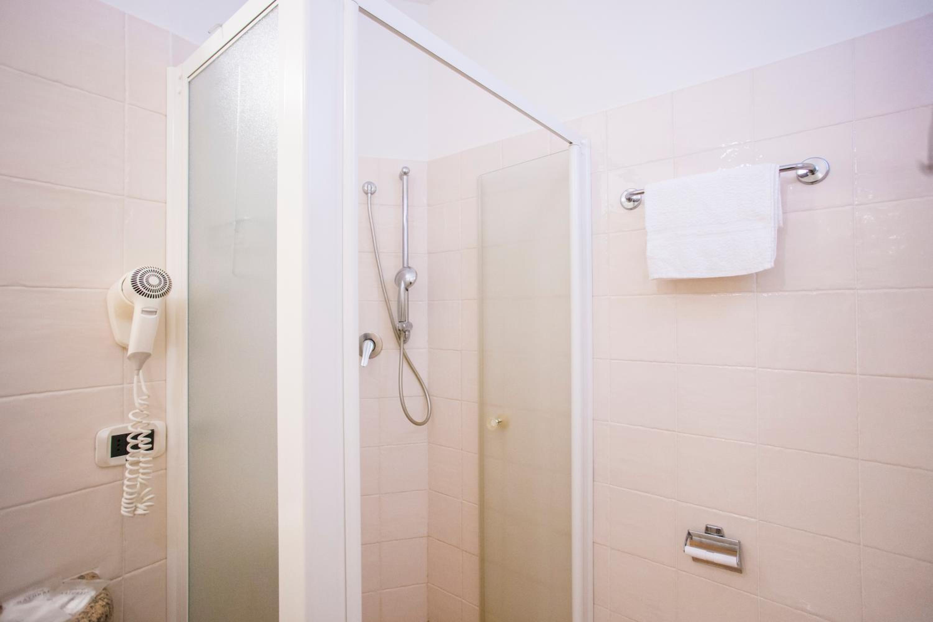 Triple Room - Photo 5