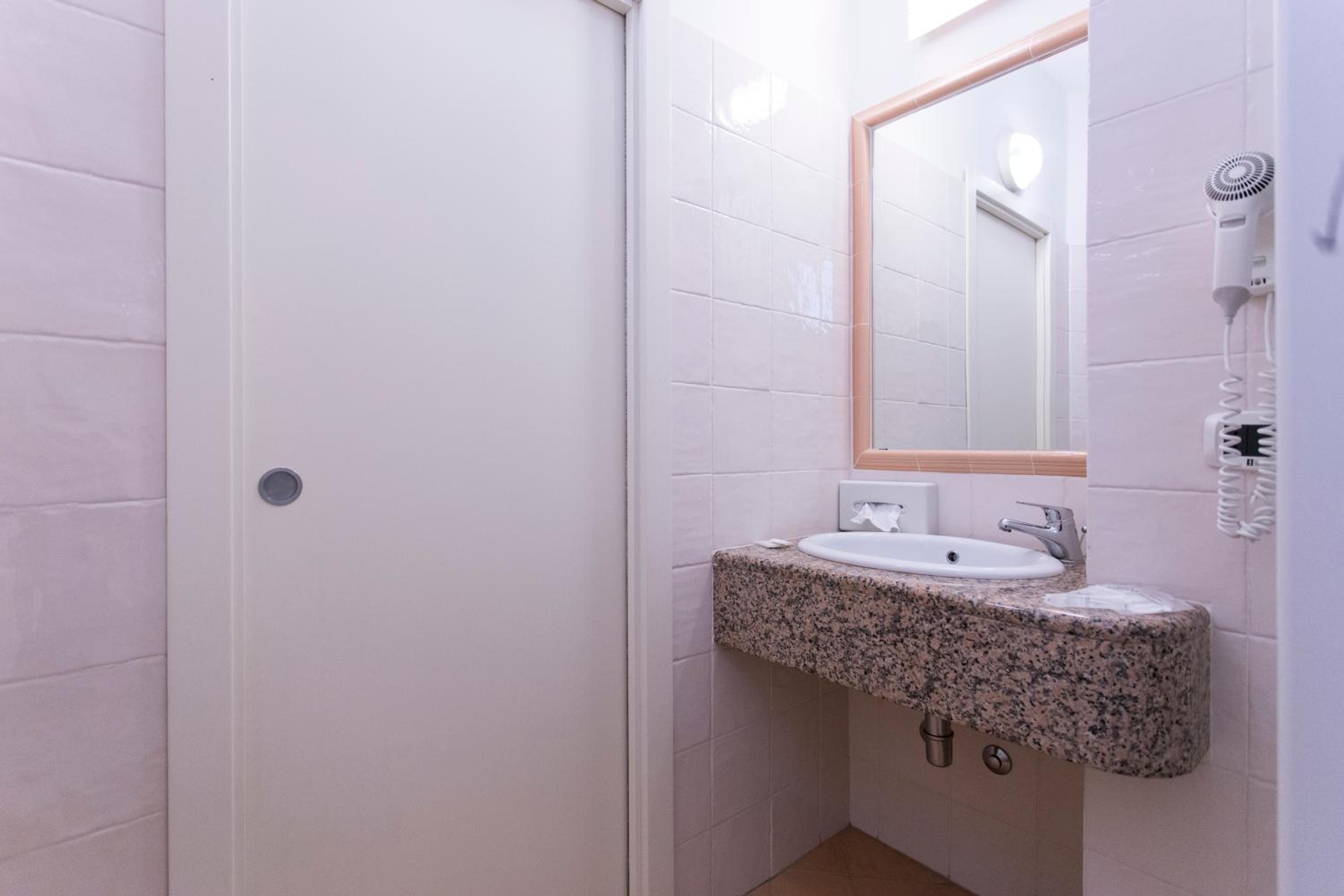 Triple Room - Photo 7
