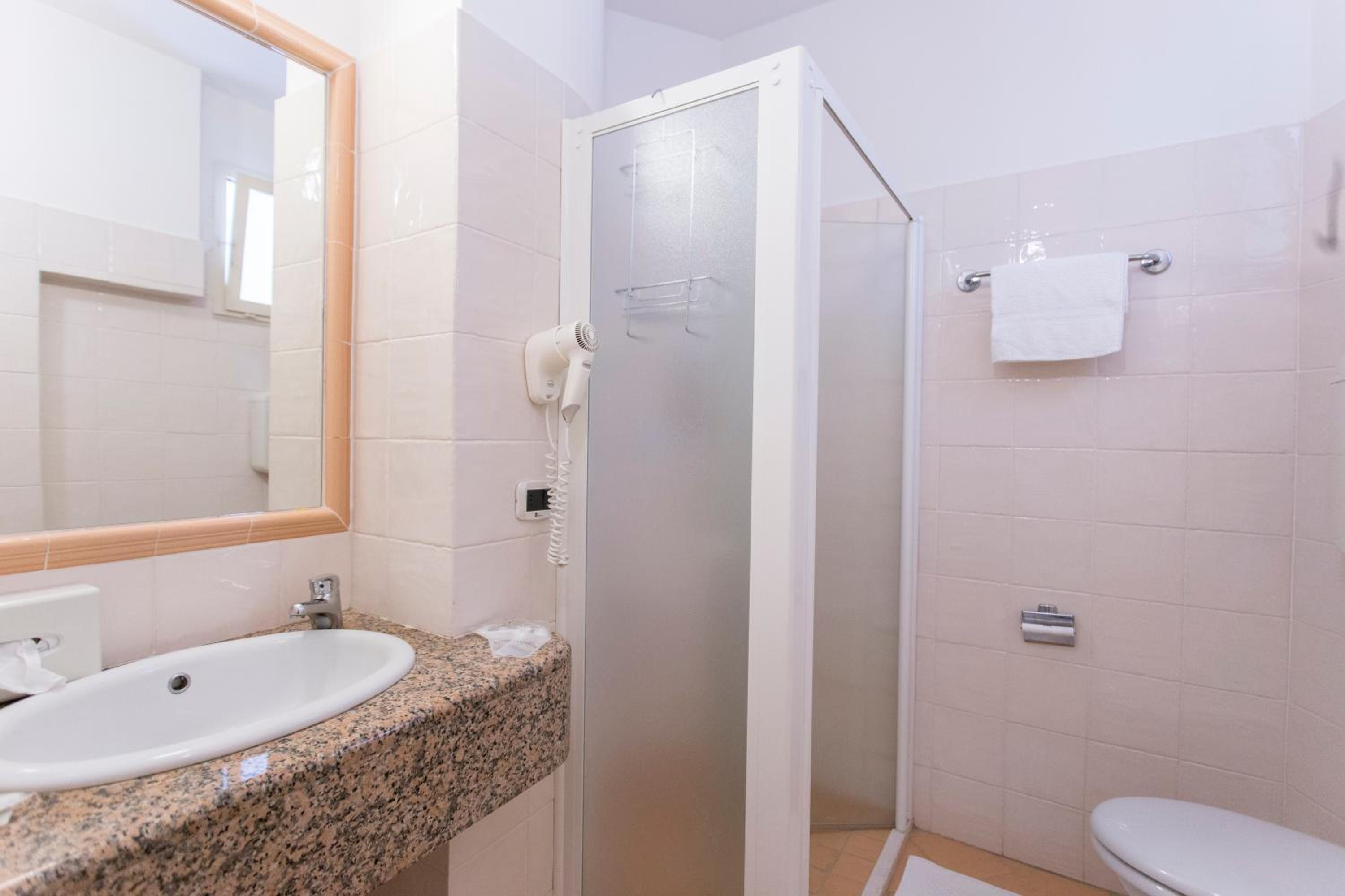 Triple Room - Photo 8