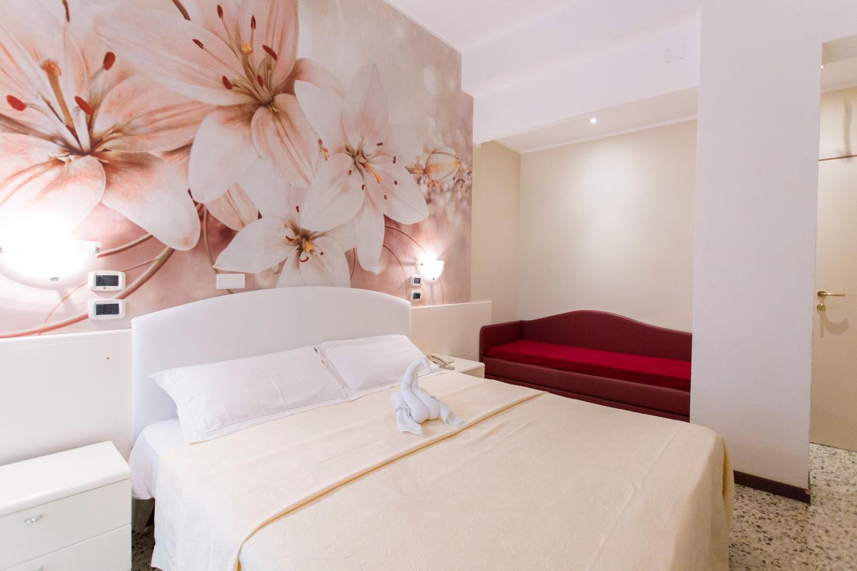 Triple Room - Photo 9