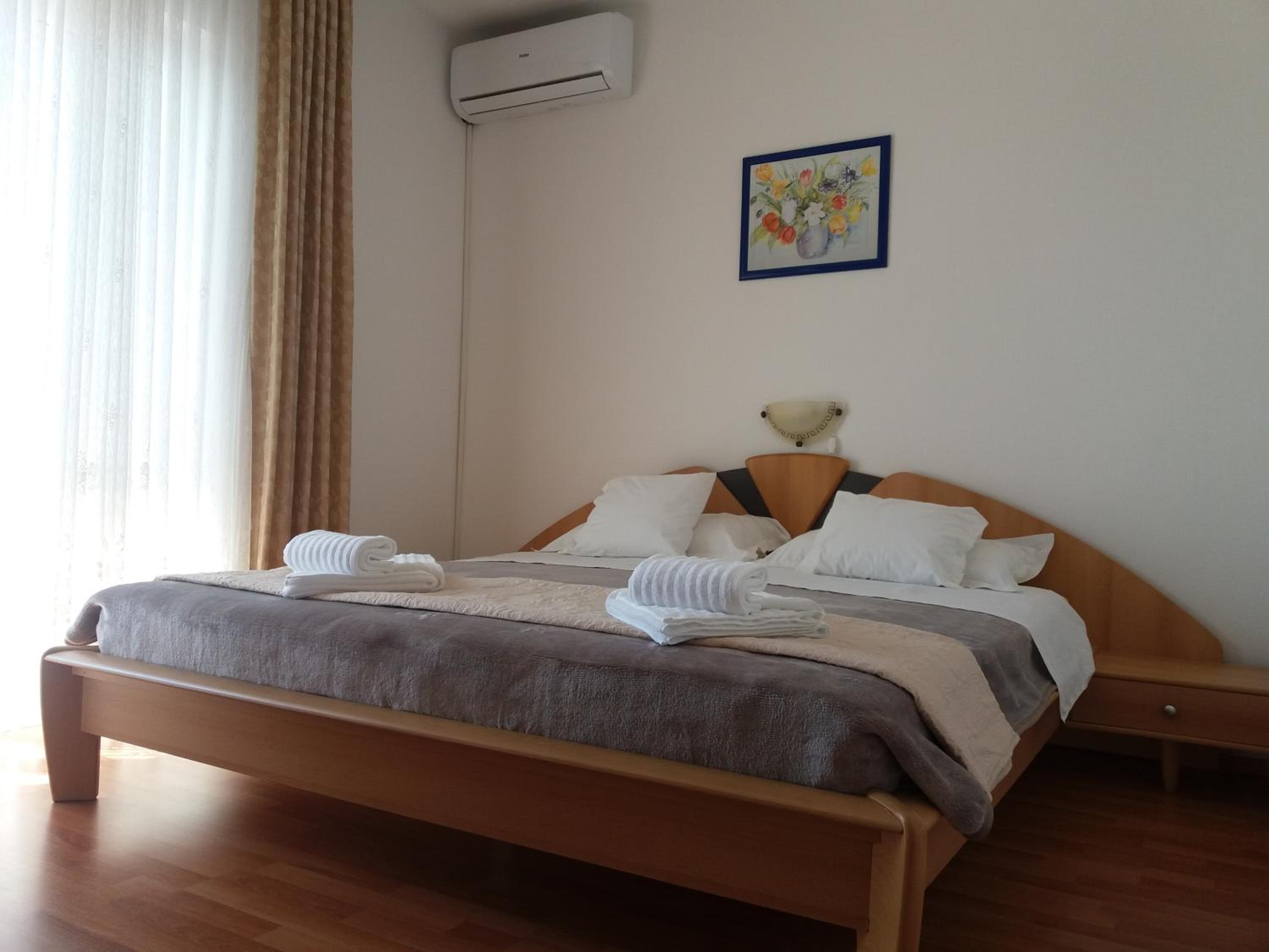 Double Room with Private Bathroom and Sea View - Photo 1
