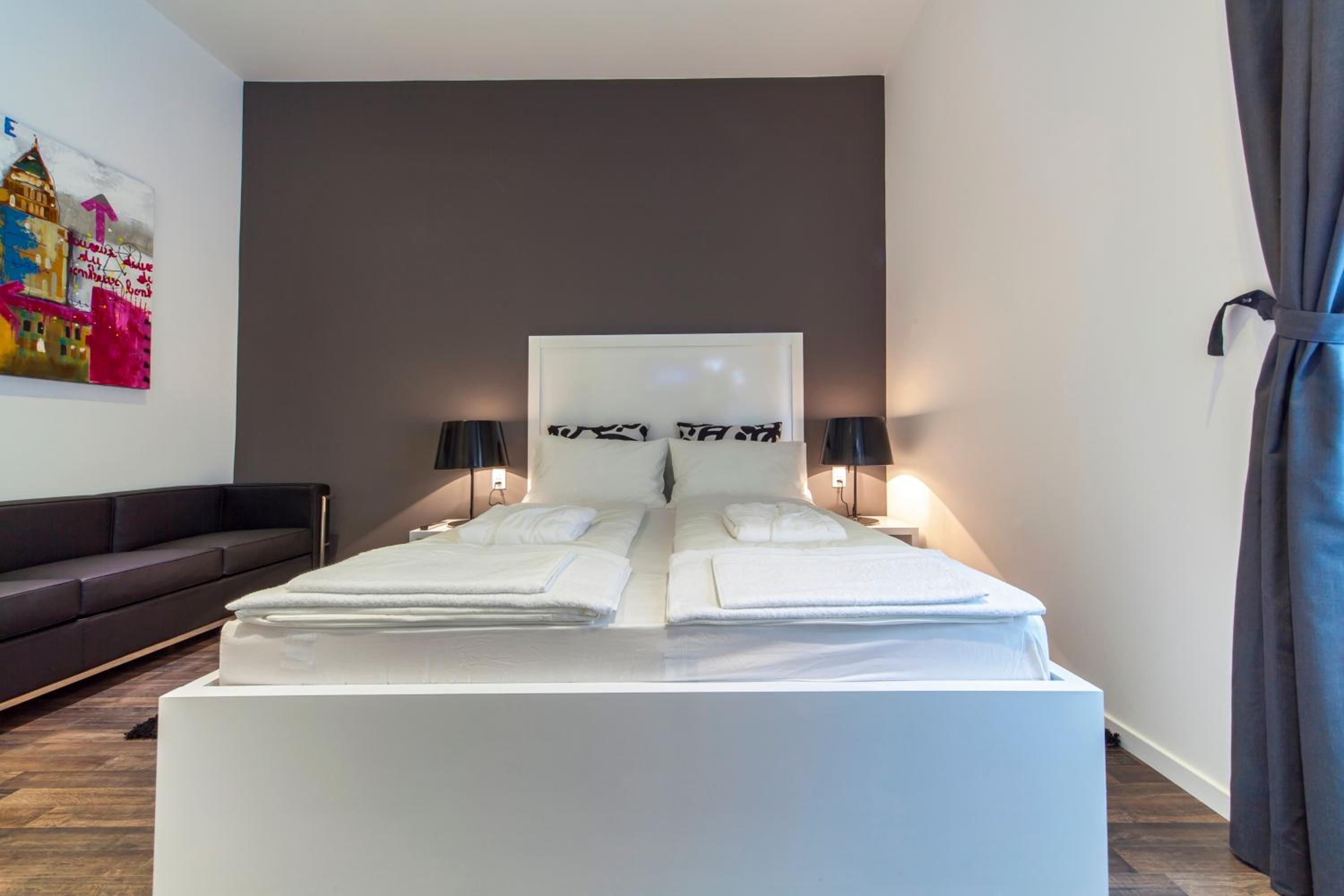 Comfort Double Room with Sofa - Main building - Sinjska 1 street photo 1