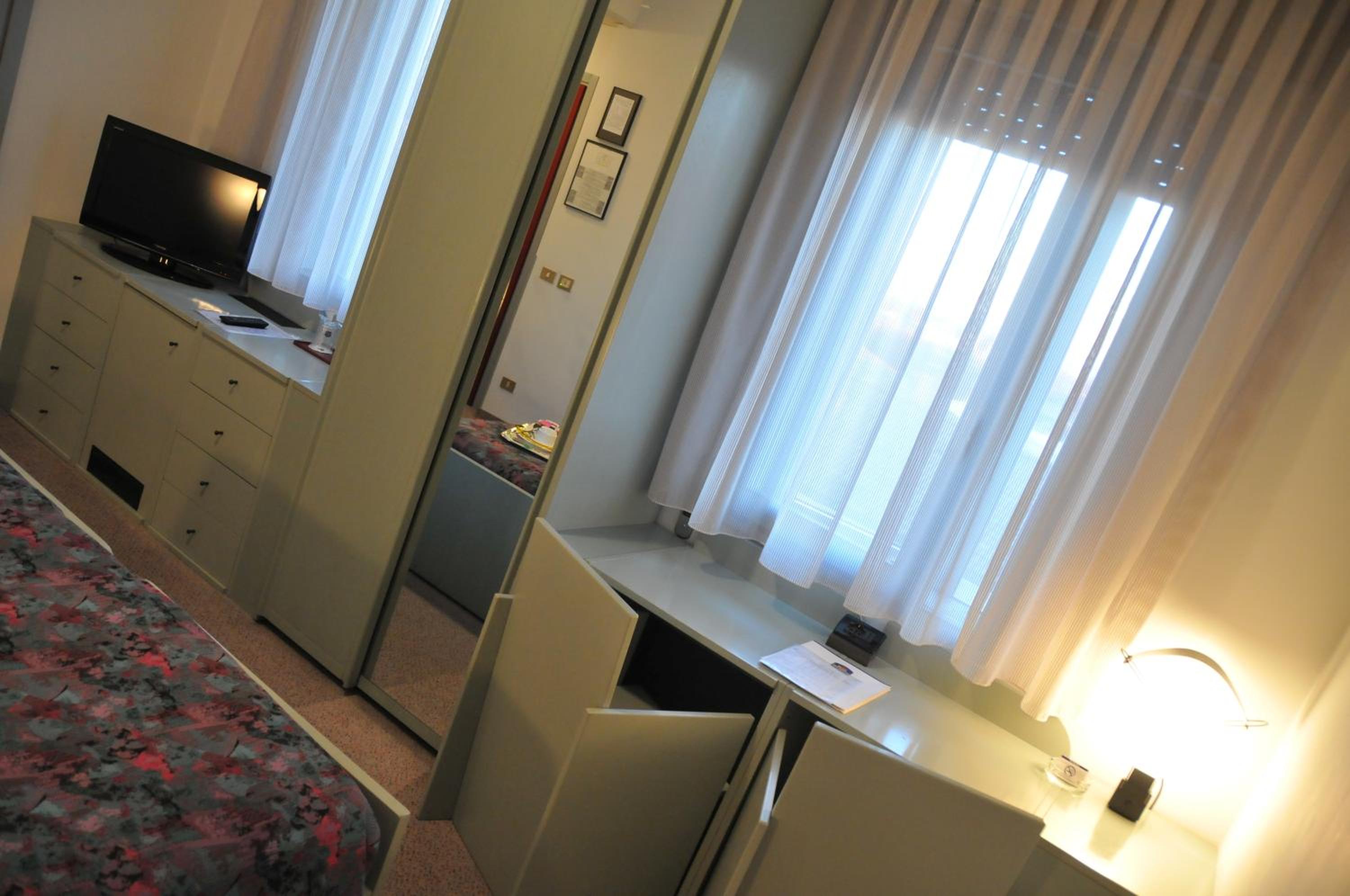Double Room - Photo 10
