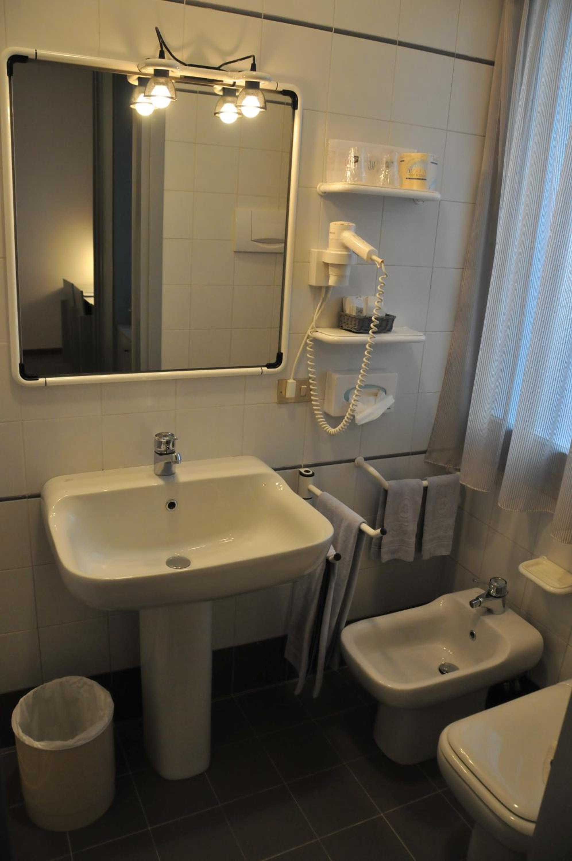 Double Room - Photo 9