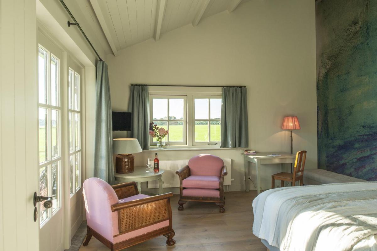 Deluxe King Room photo 3