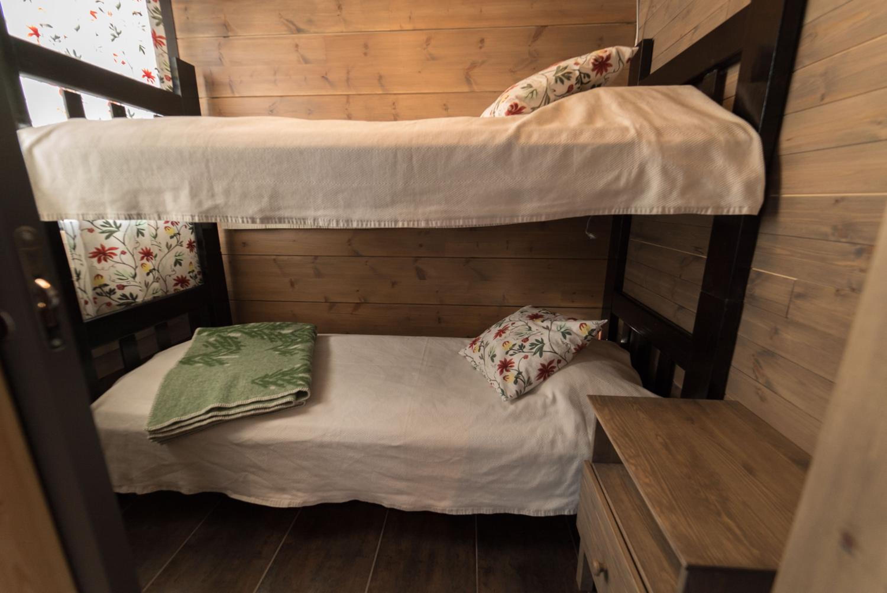 Three-Bedroom House - Photo 10