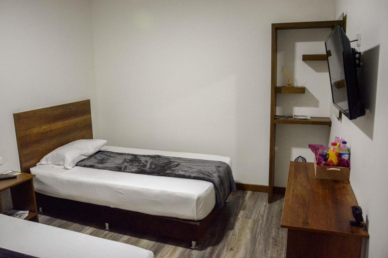 Standard Twin Room photo 3