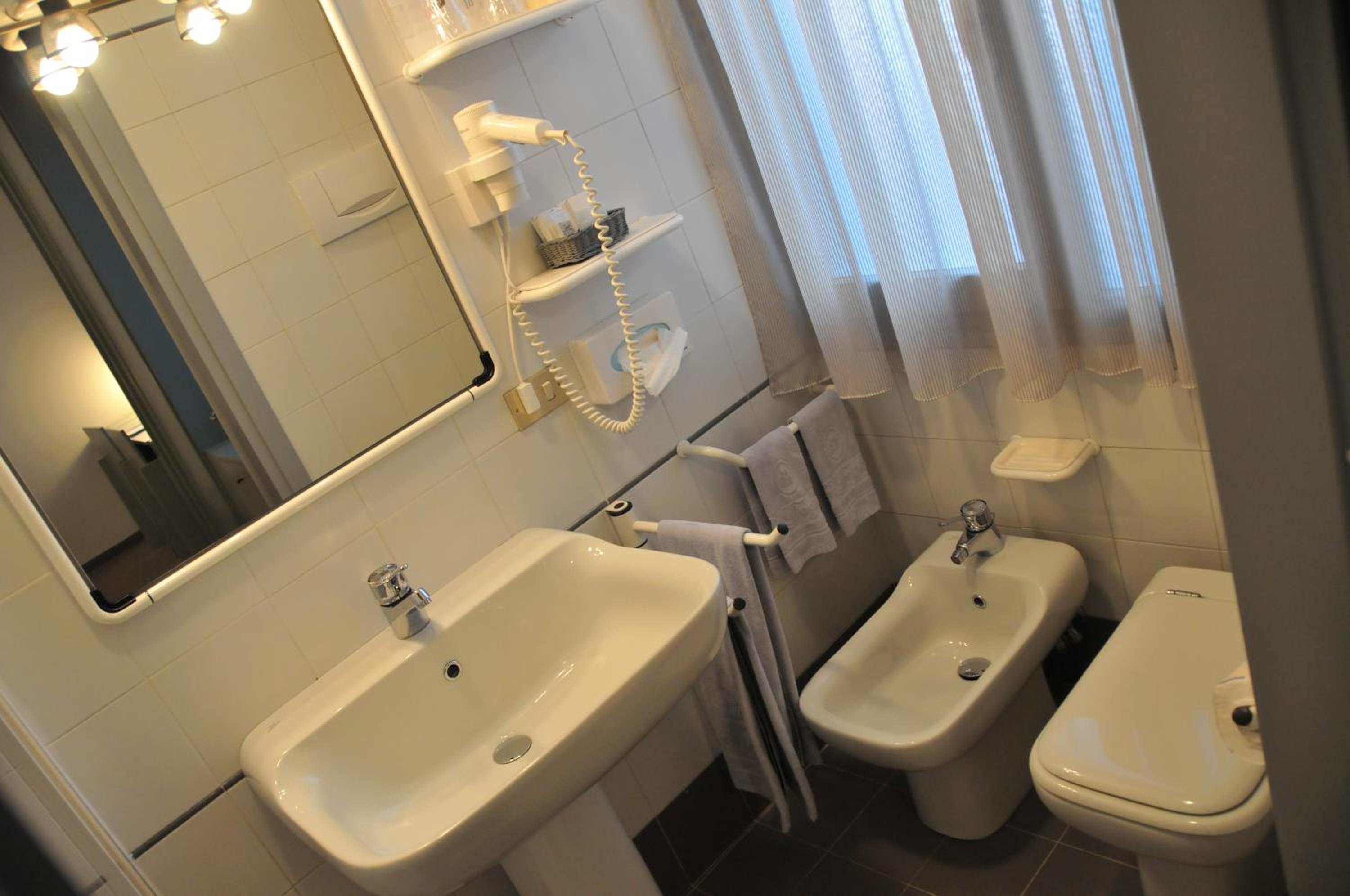 Double Room - Photo 8