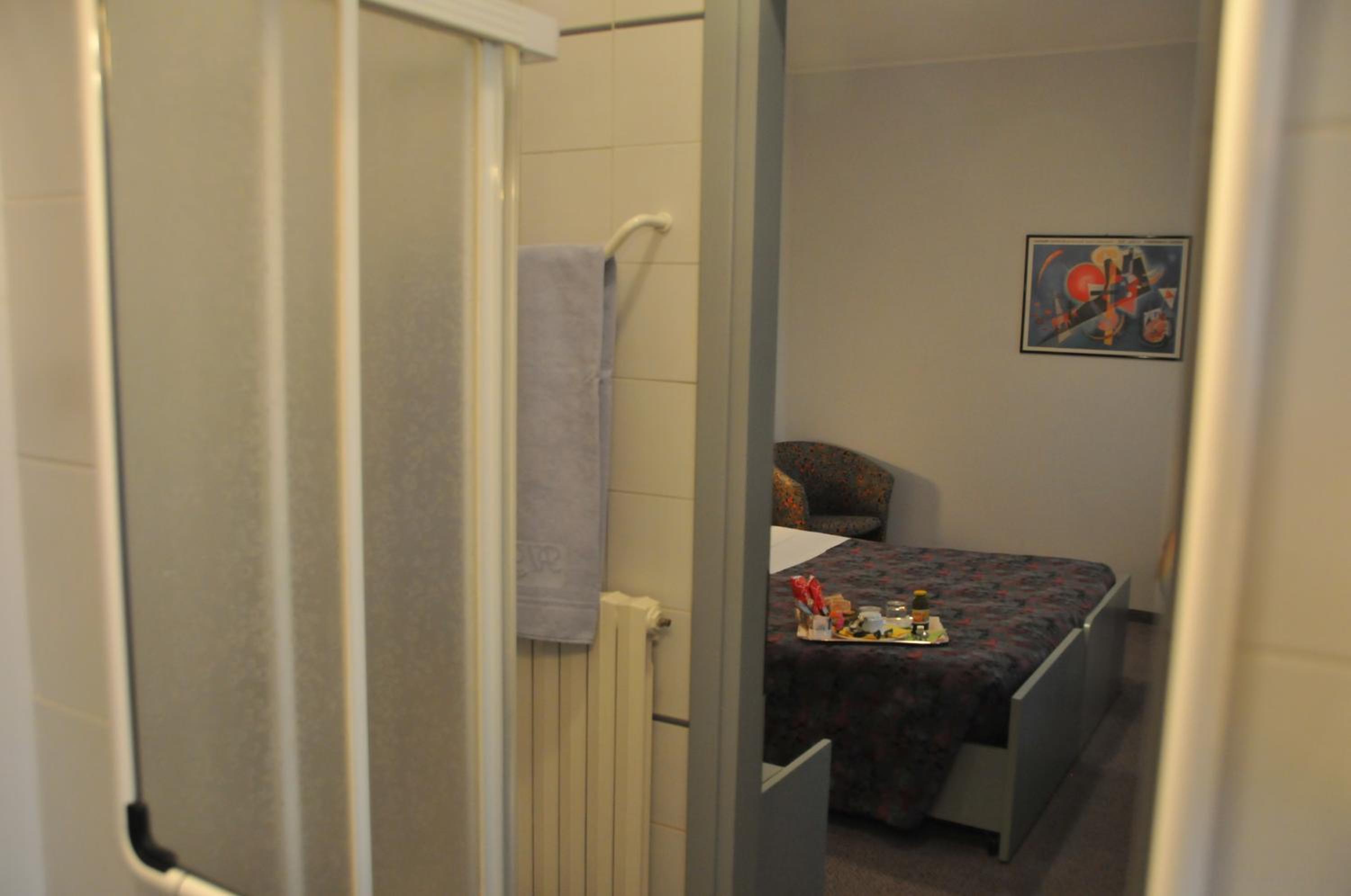 Double Room - Photo 7