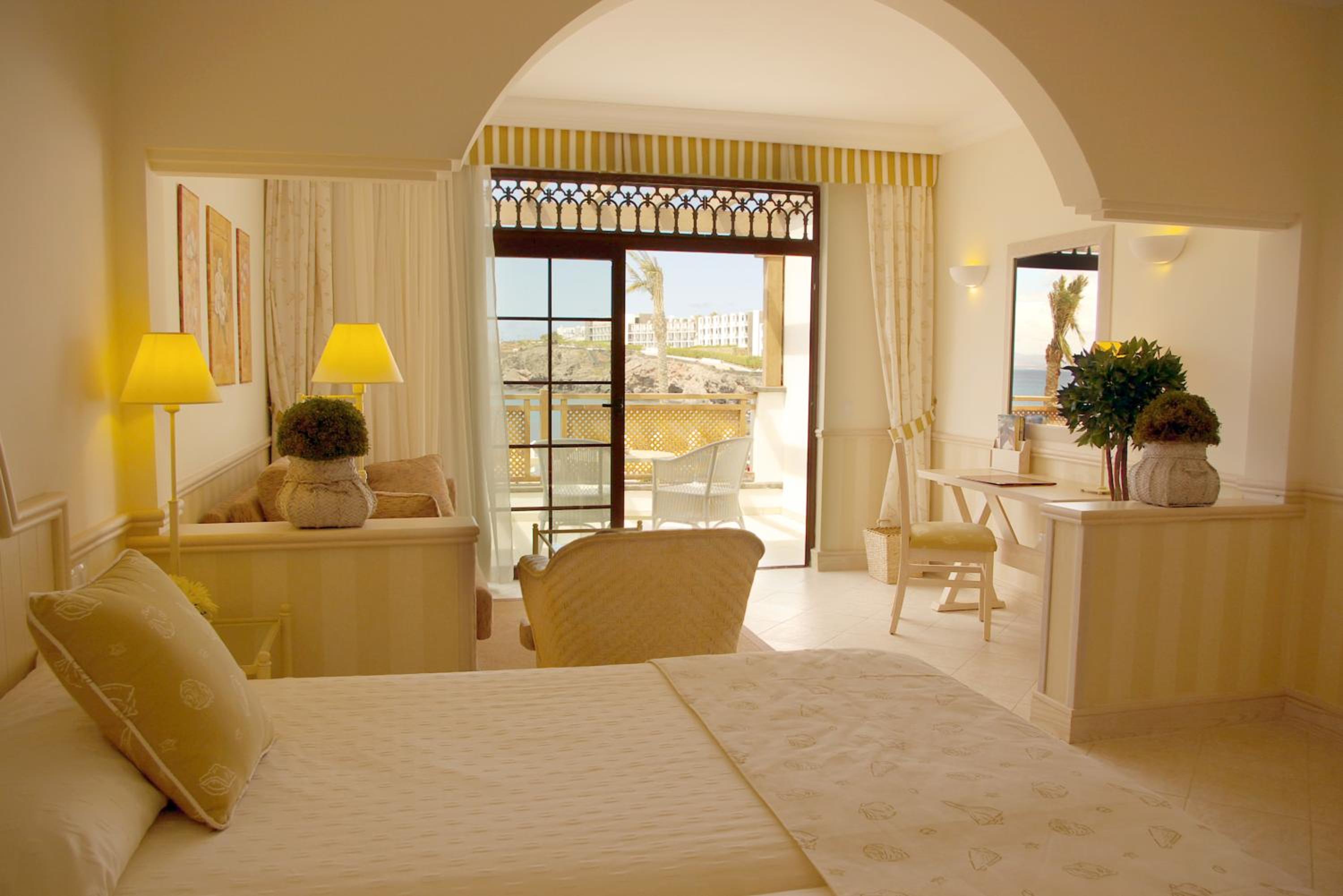 Habitación Doble con Vista al Mar (2 Adultos + 1 Niño)