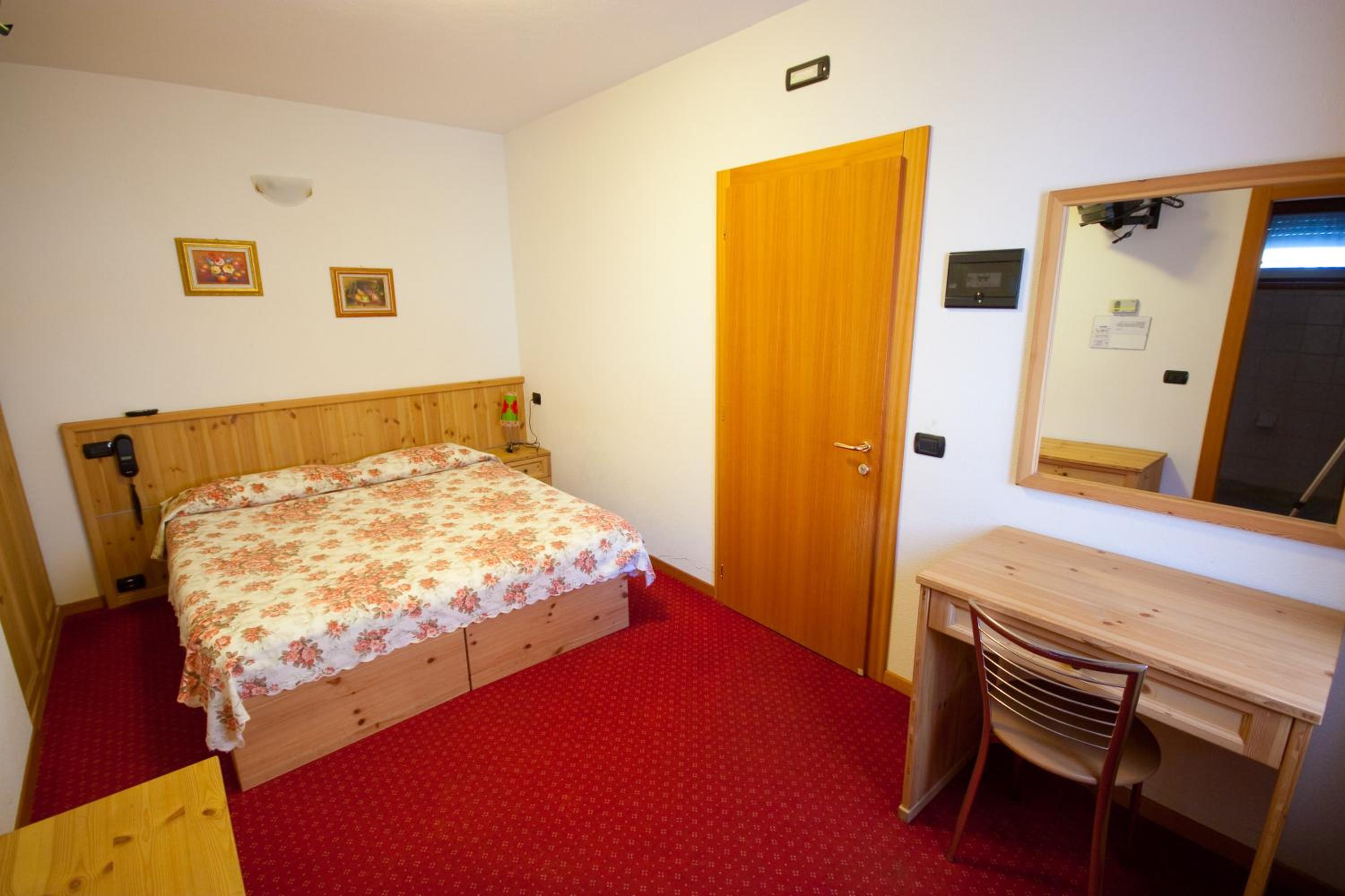 Double Room - Photo 6