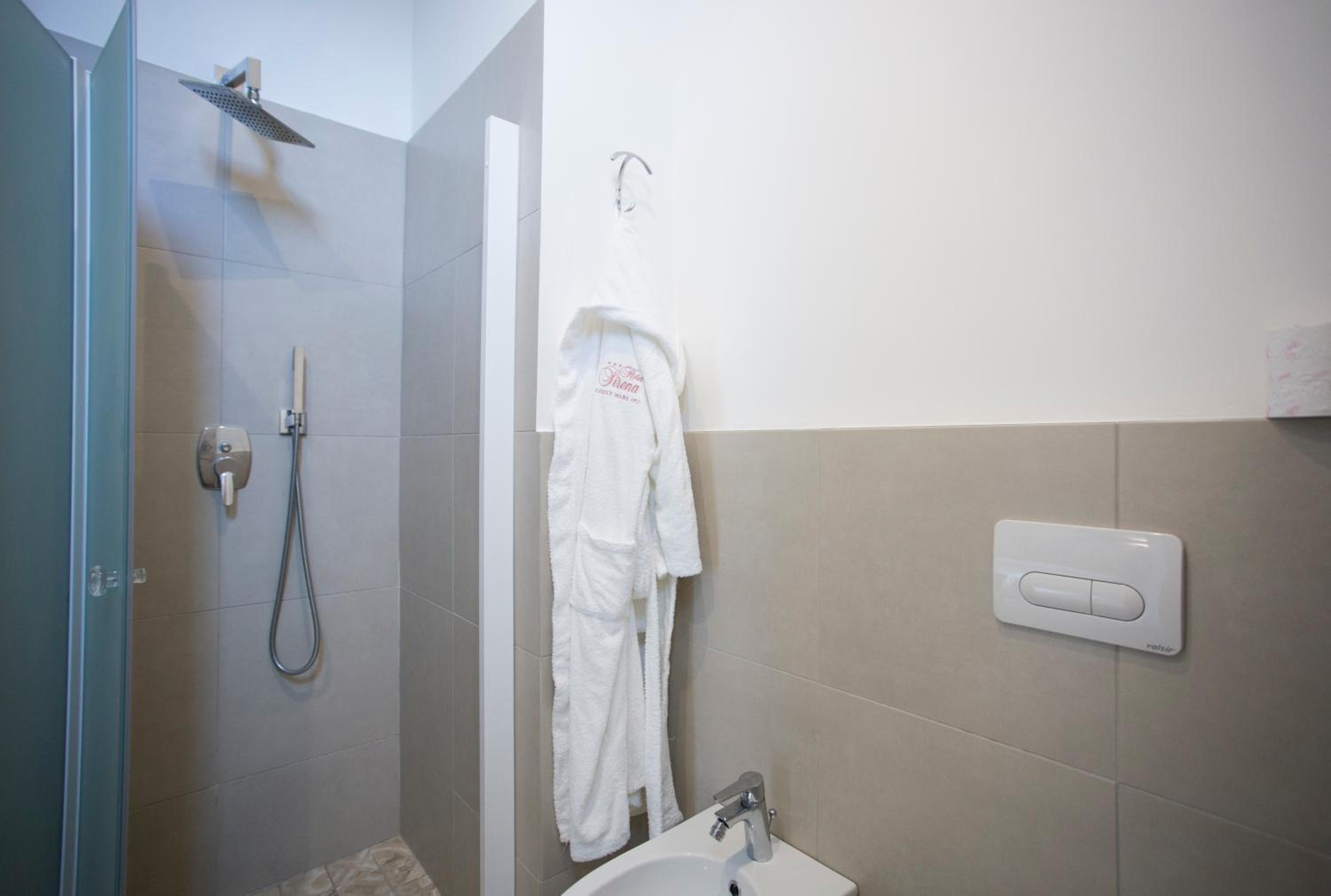 Standard Double or Twin Room - Photo 2