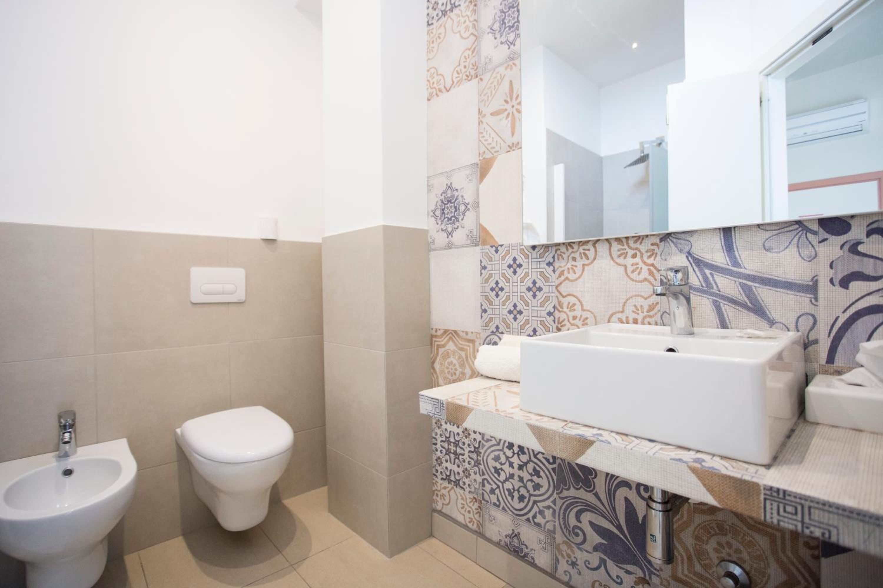 Standard Double or Twin Room - Photo 4