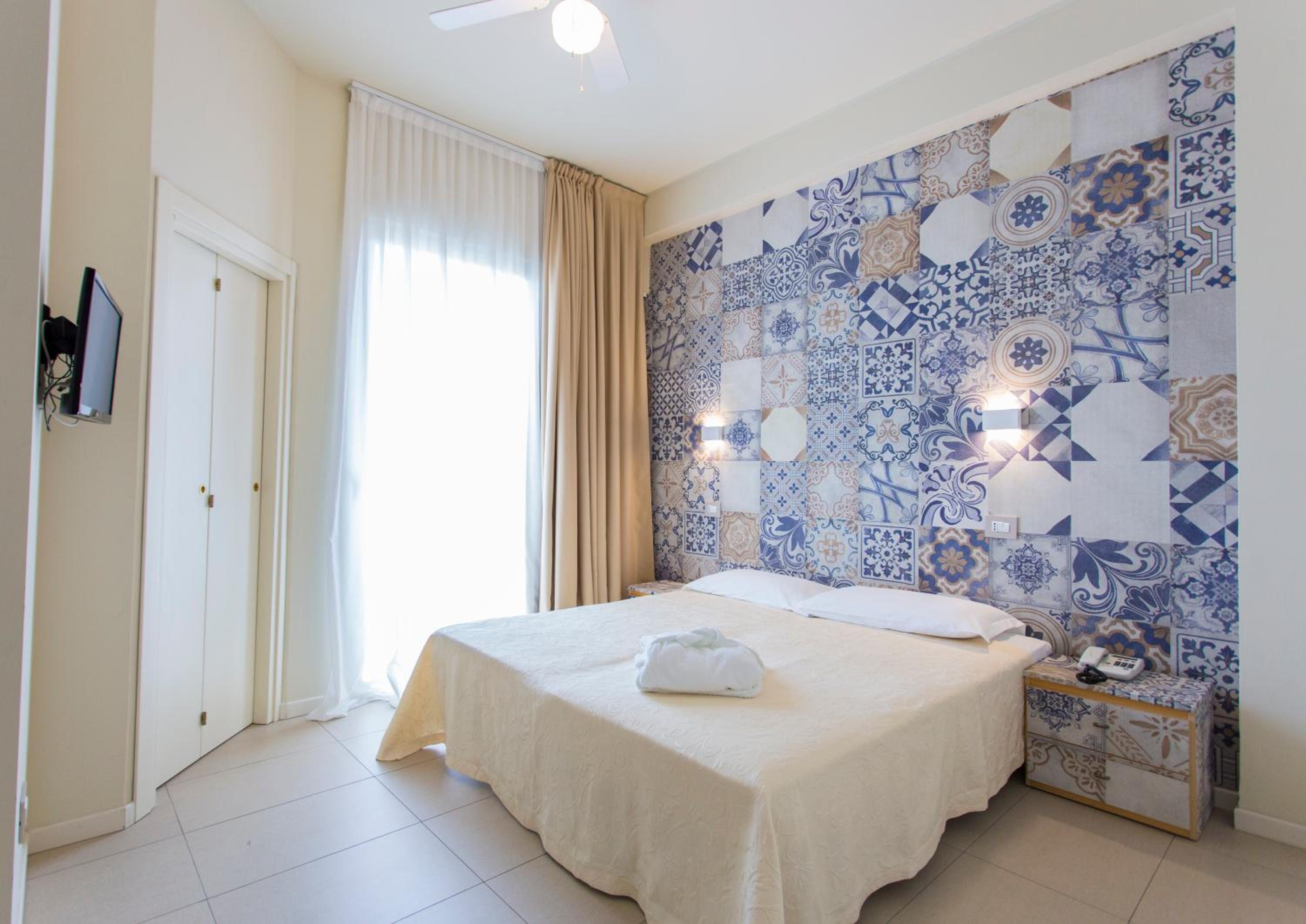 Standard Double or Twin Room - Photo 1