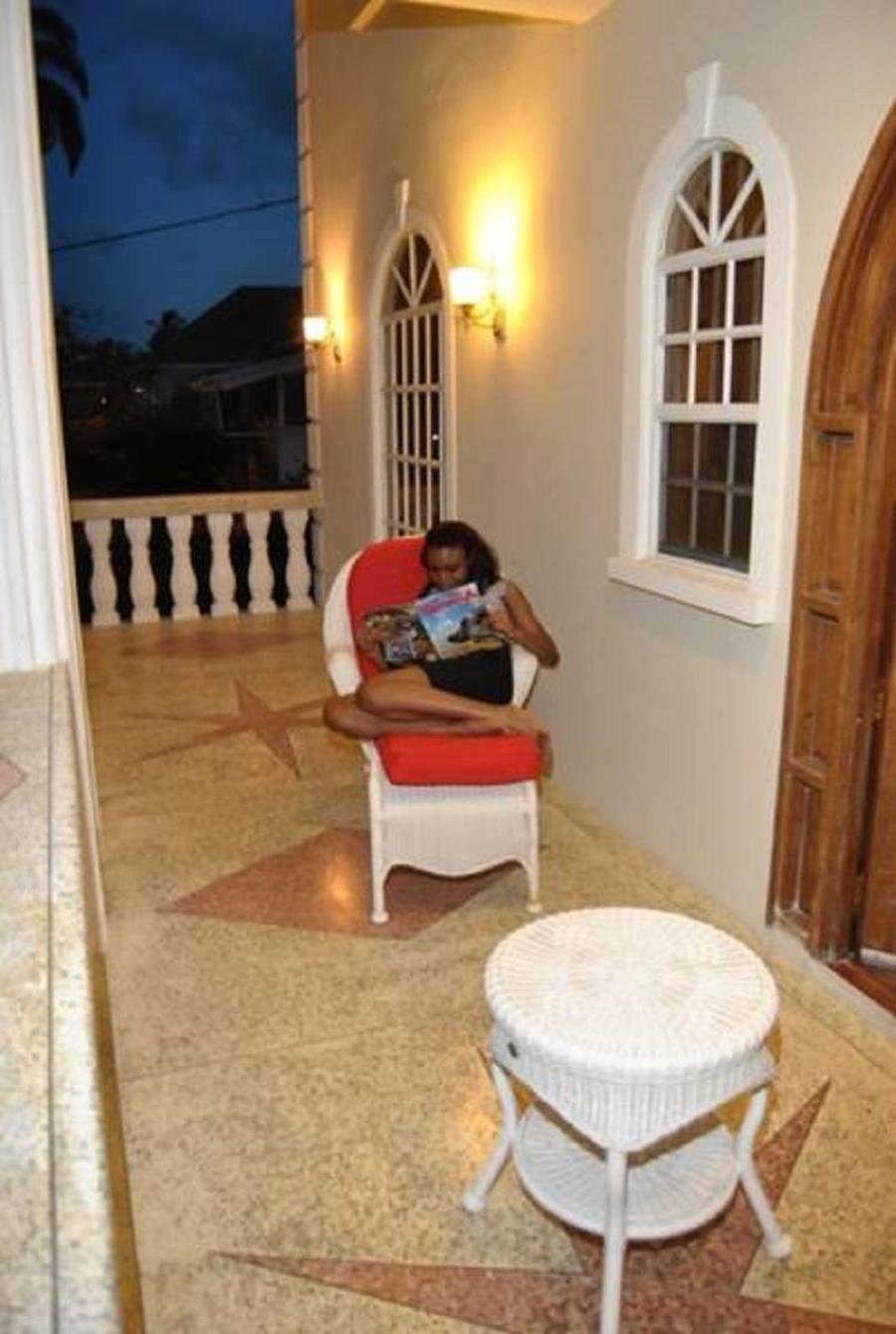 Apartment with Balcony photo 2