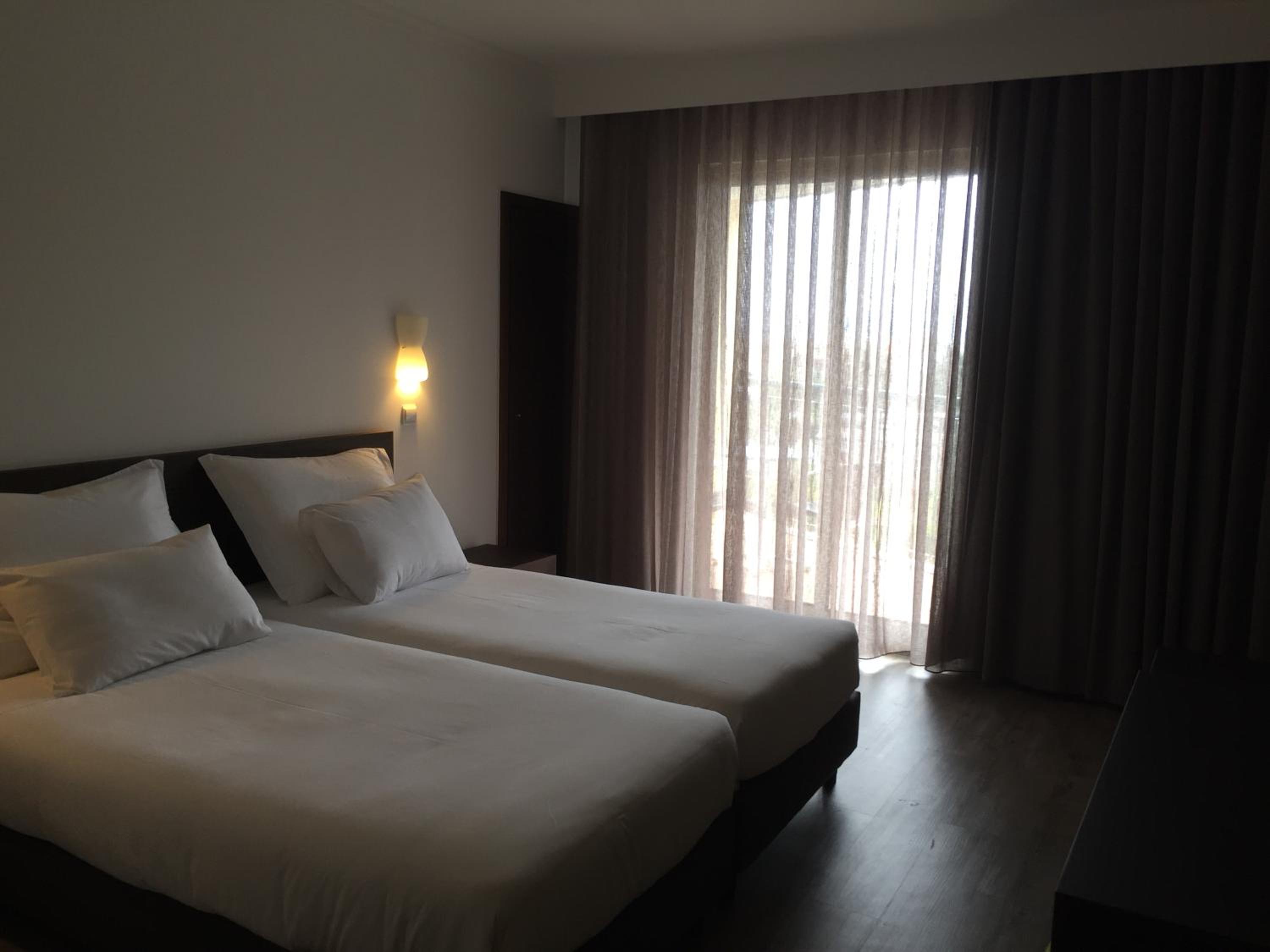 Twin Room with Mountain View & Balcony - Photo 1