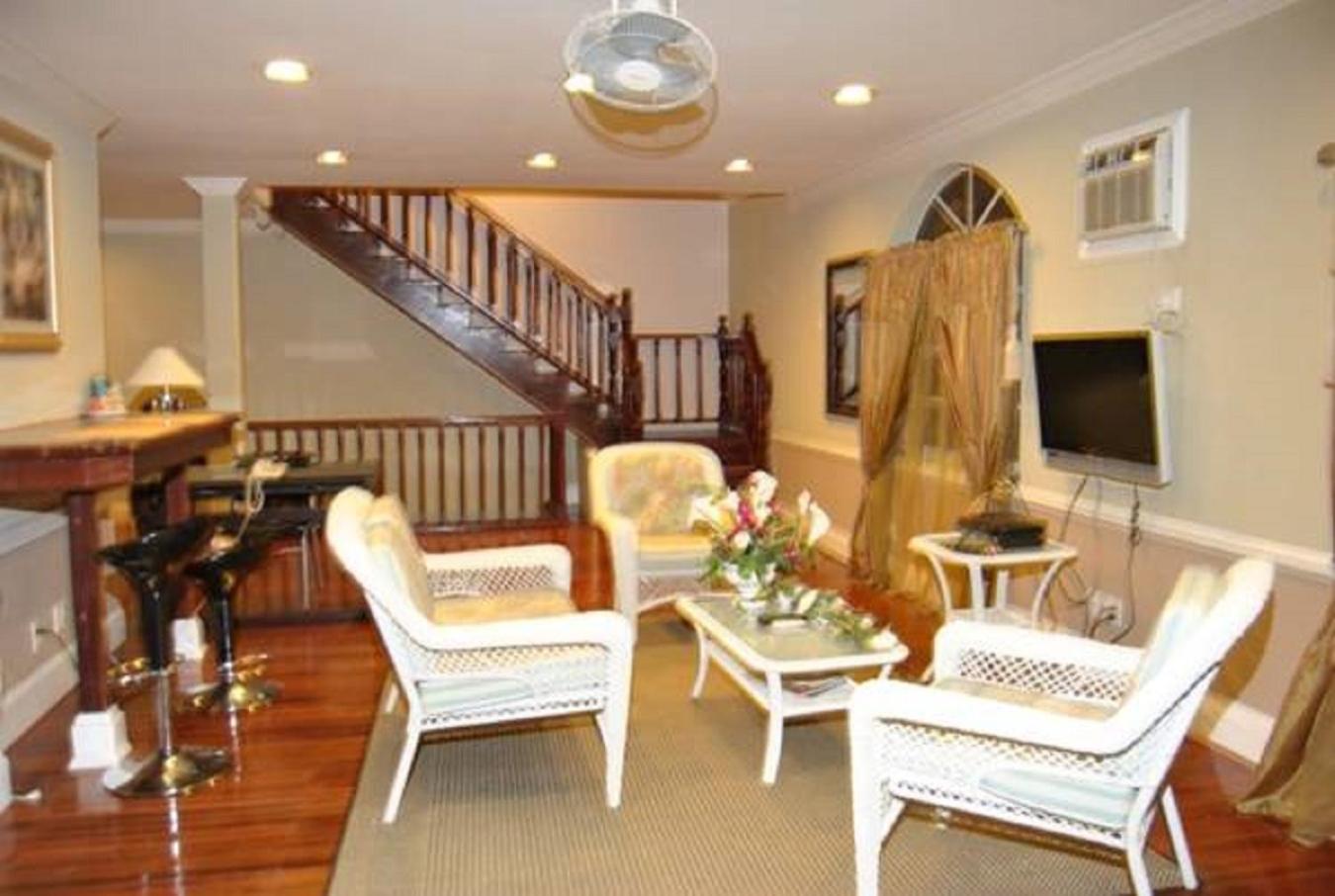 Apartment with Balcony photo 1