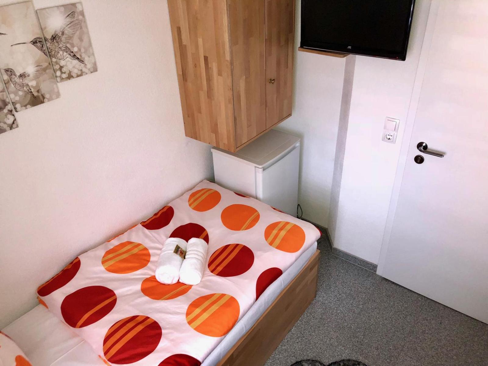 Single Room with Shared Bathroom photo 2
