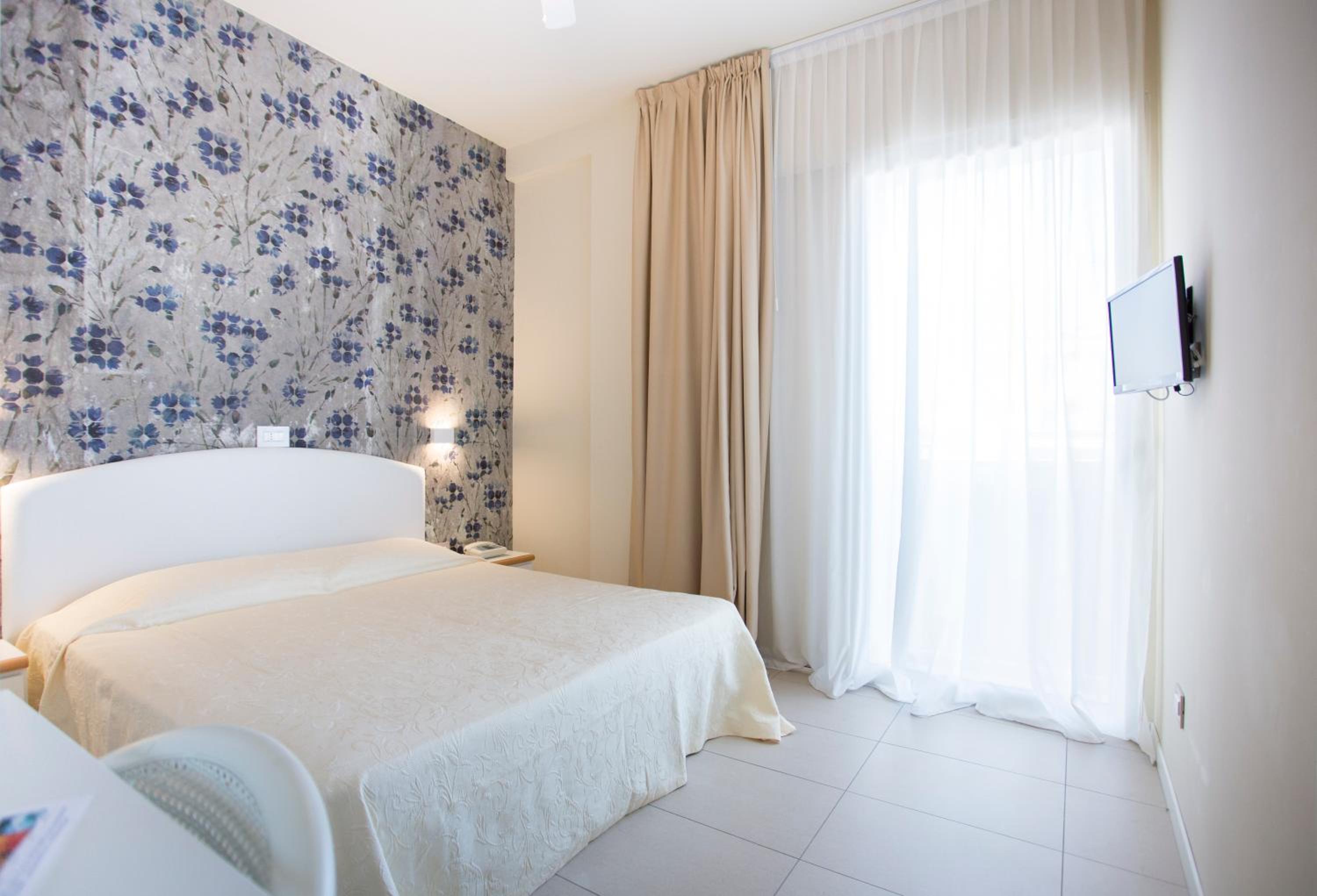 Deluxe Family Room - Photo 7
