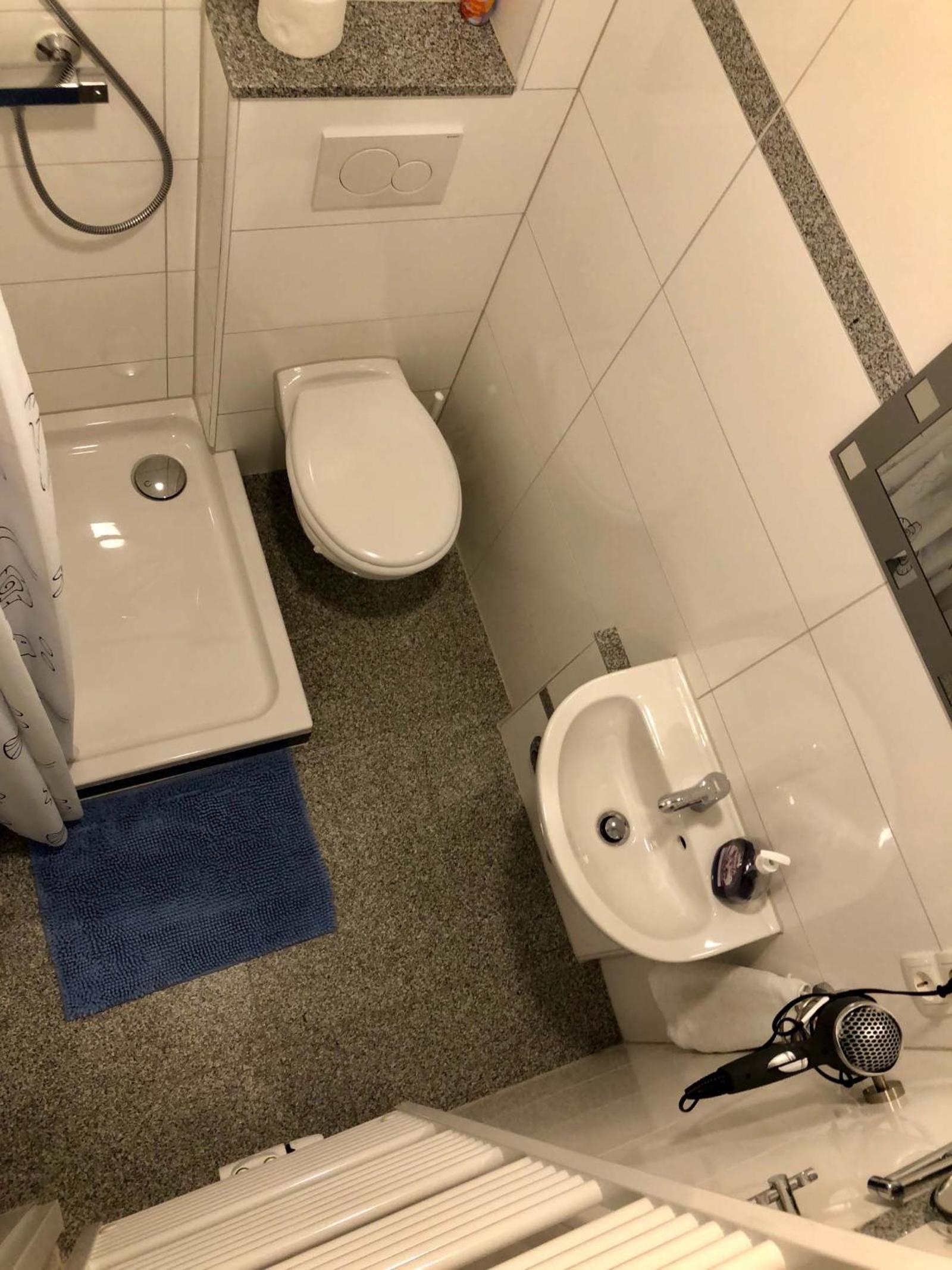 Single Room with Shared Bathroom photo 3