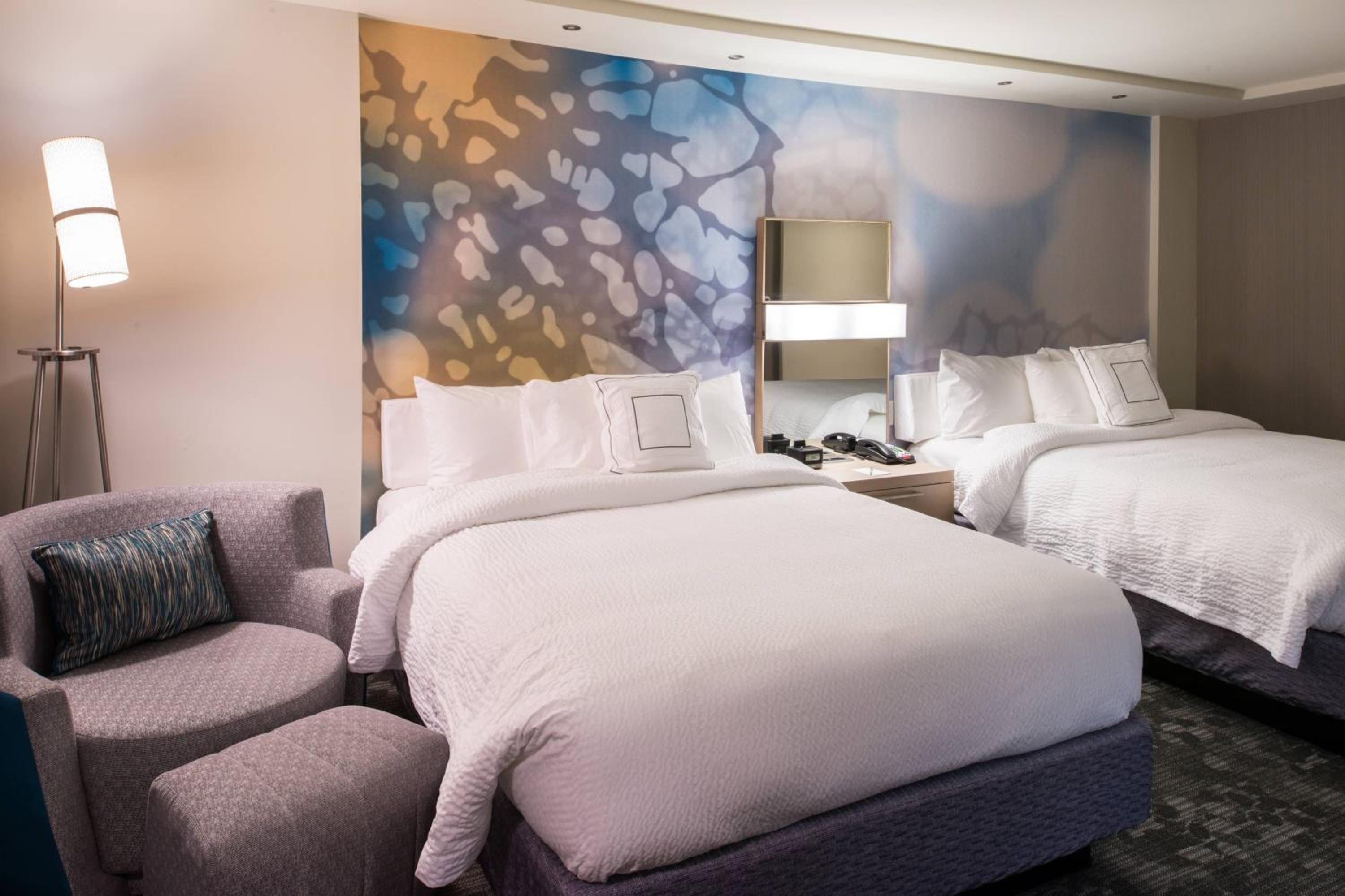 Queen Room with Two Queen Beds and Bathtub - Mobility Access