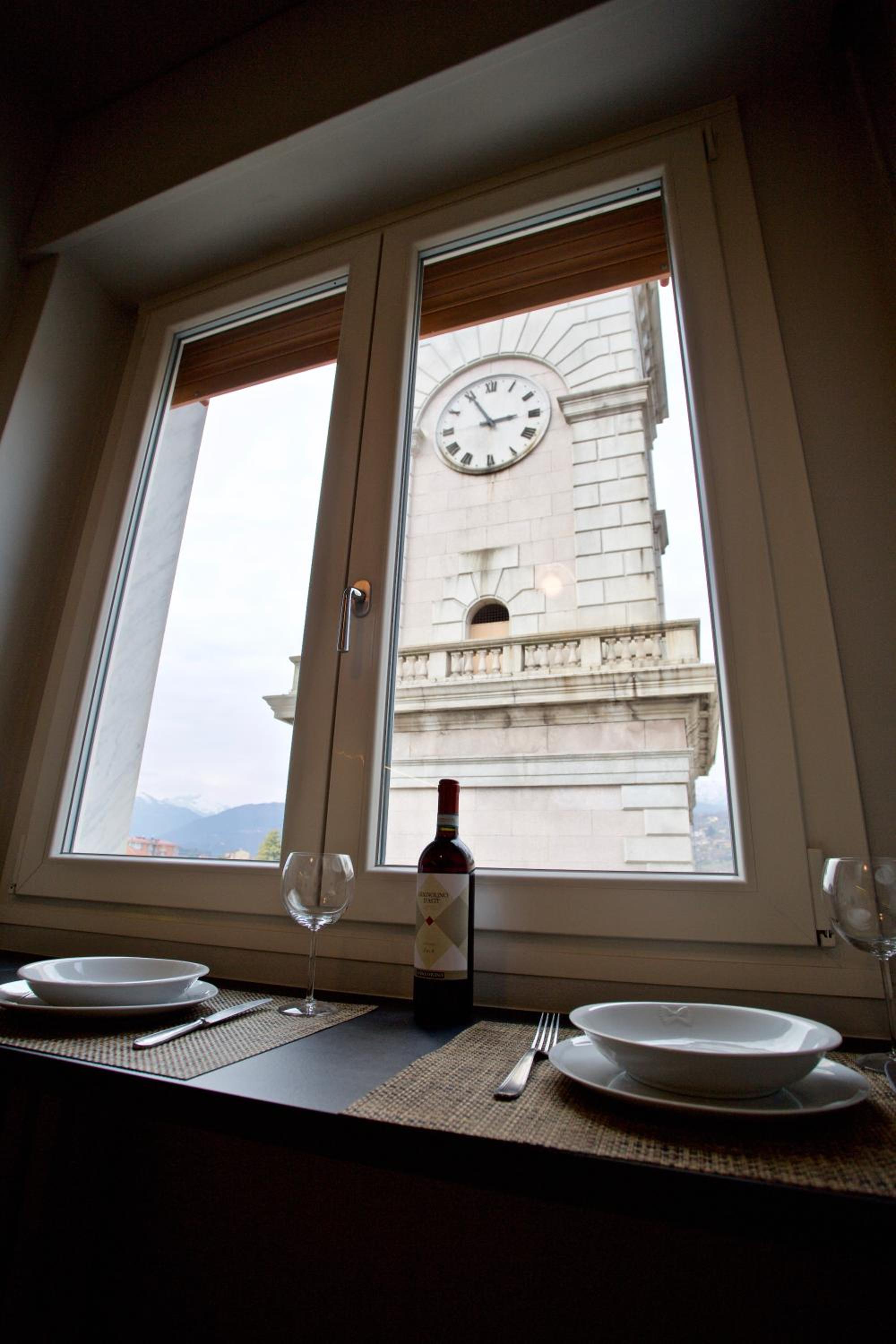 One-Bedroom Apartment with Balcony and City View - Photo 23