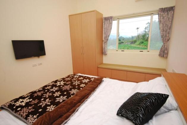 Double Room with Shared Bathroom photo 2