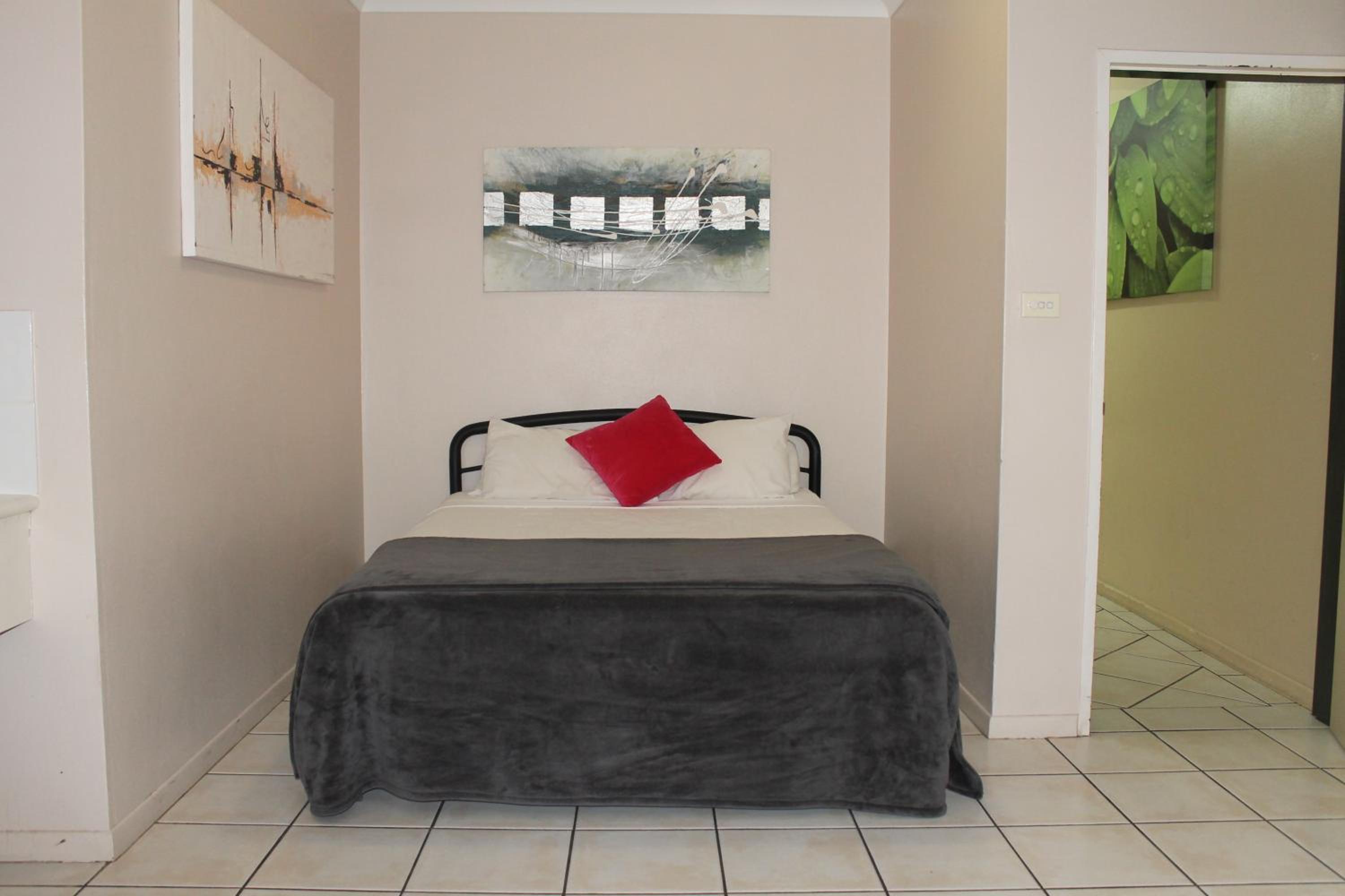 Double Room with Shared Bathroom - Photo 1