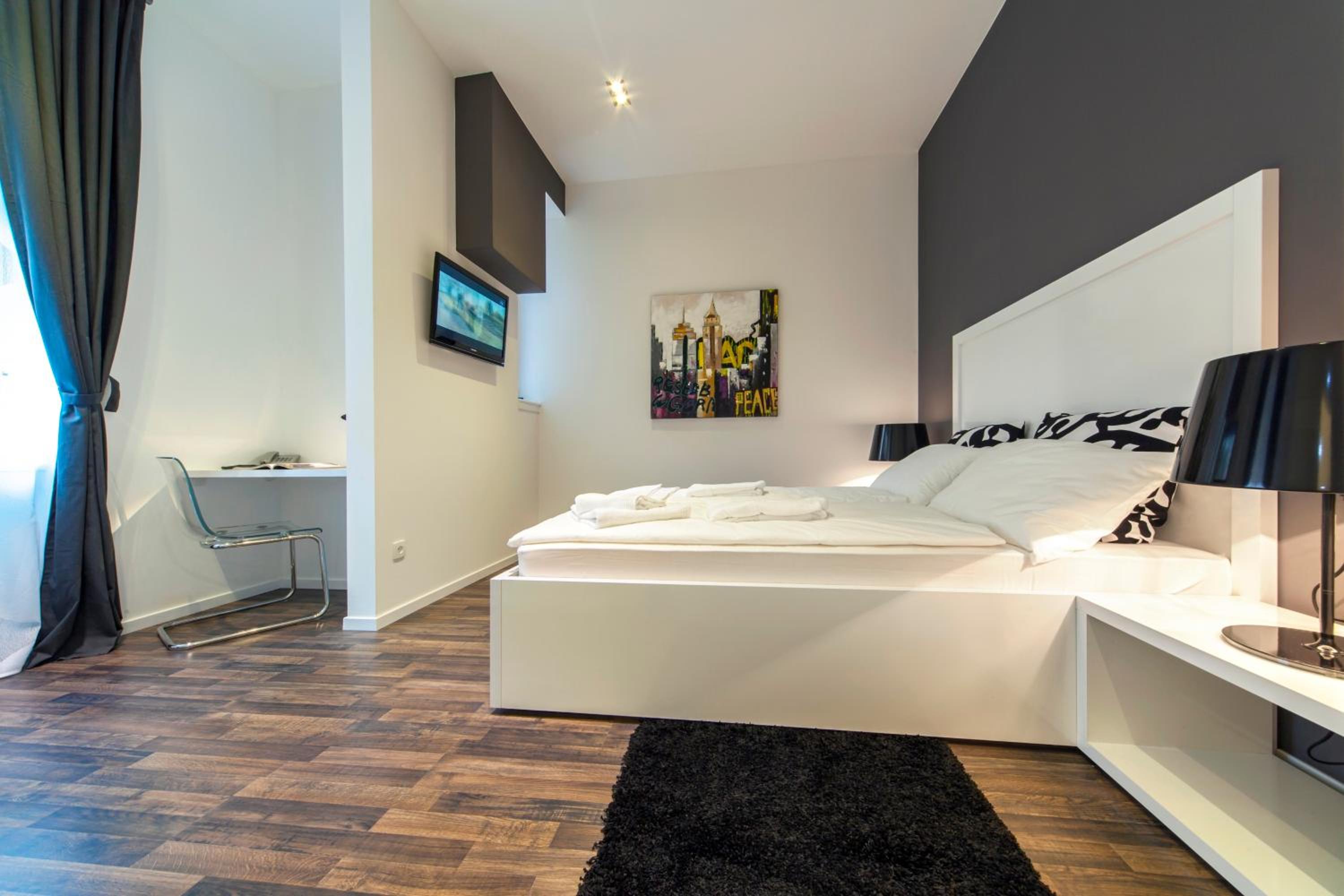 Comfort Double Room - Main building  - Sinjska 1 street photo 2