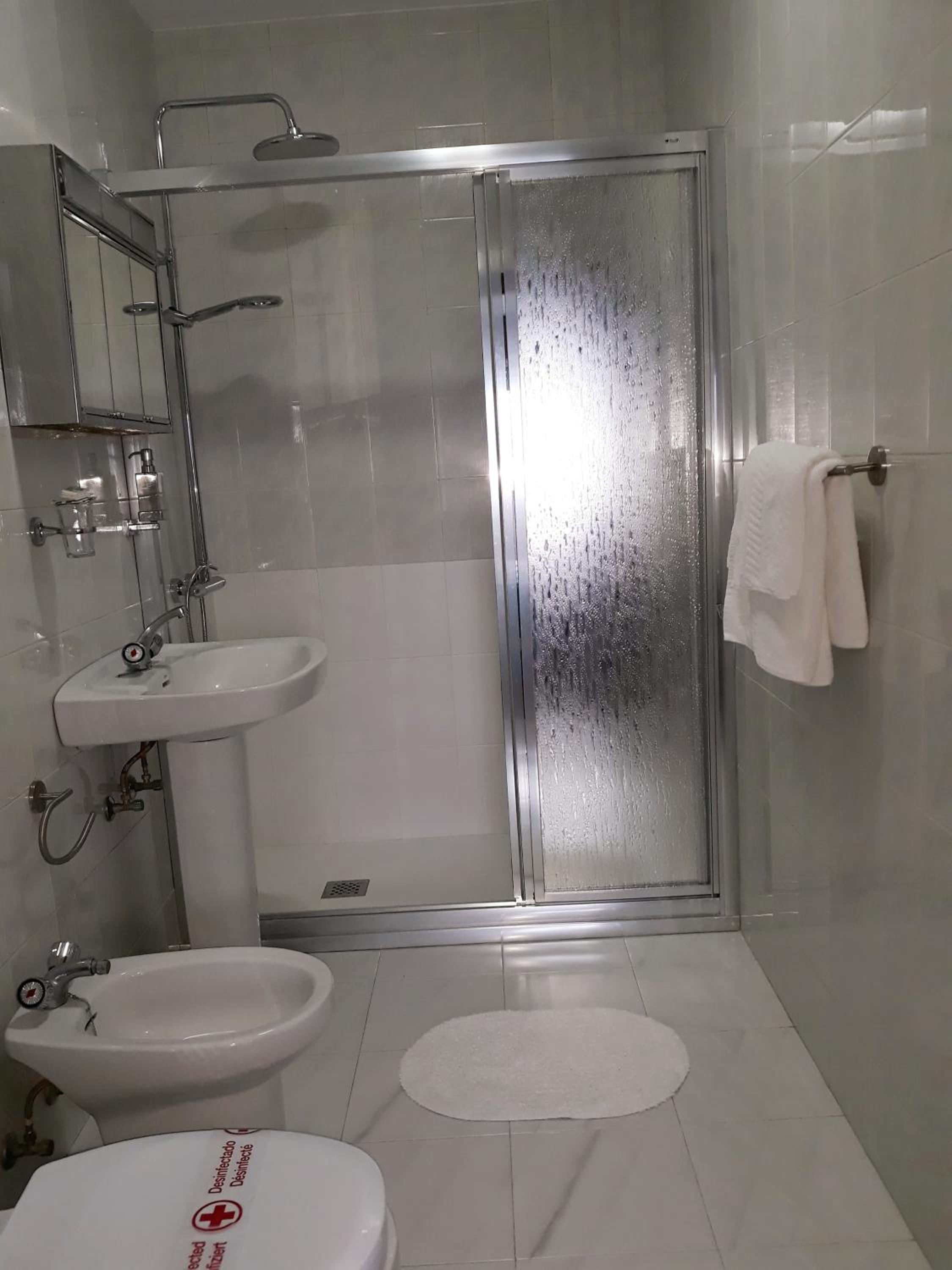Double or Twin Room - Photo 9