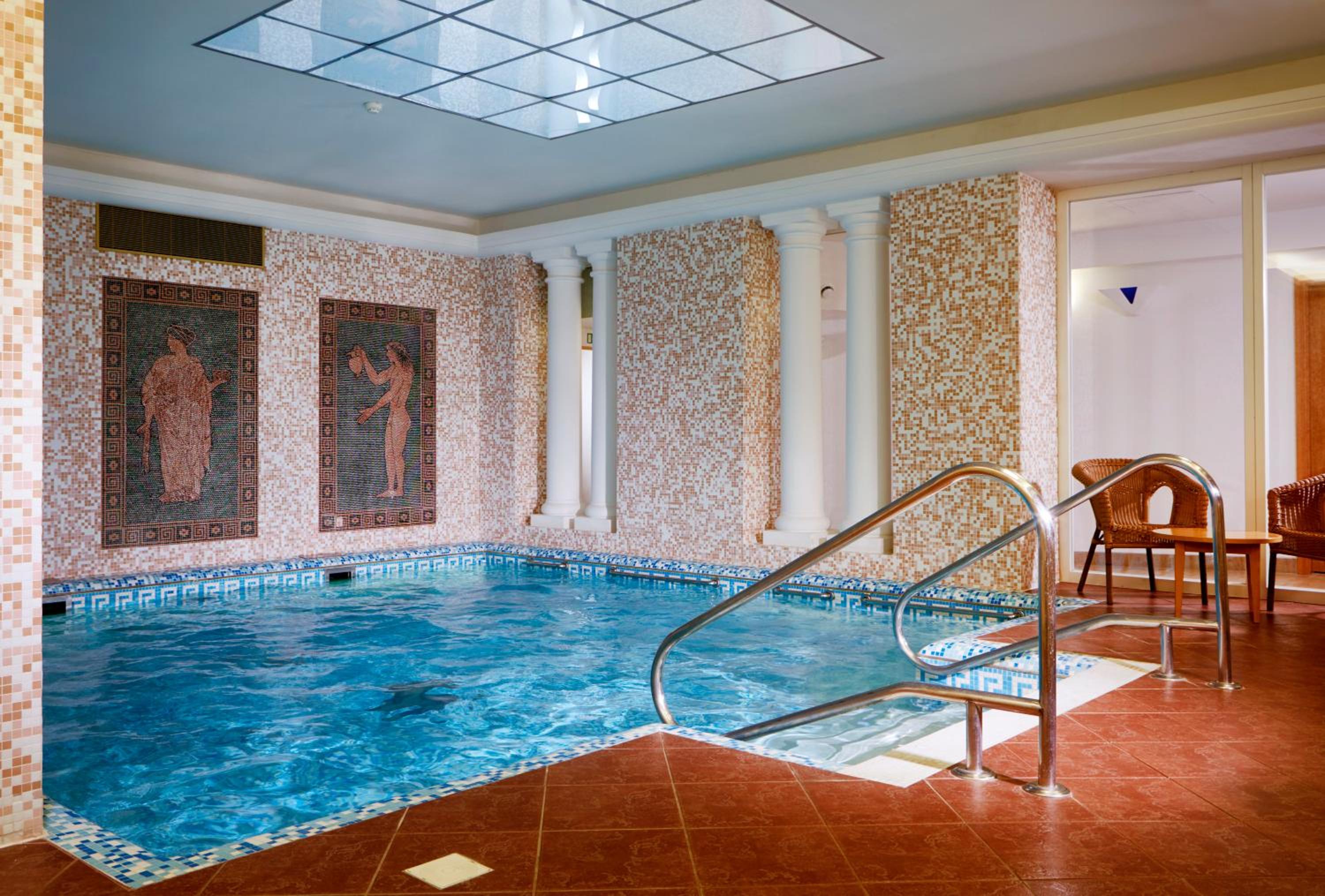 Wellness stay for 2 nights with half board and wellness treatments in Classic Double Room photo 2