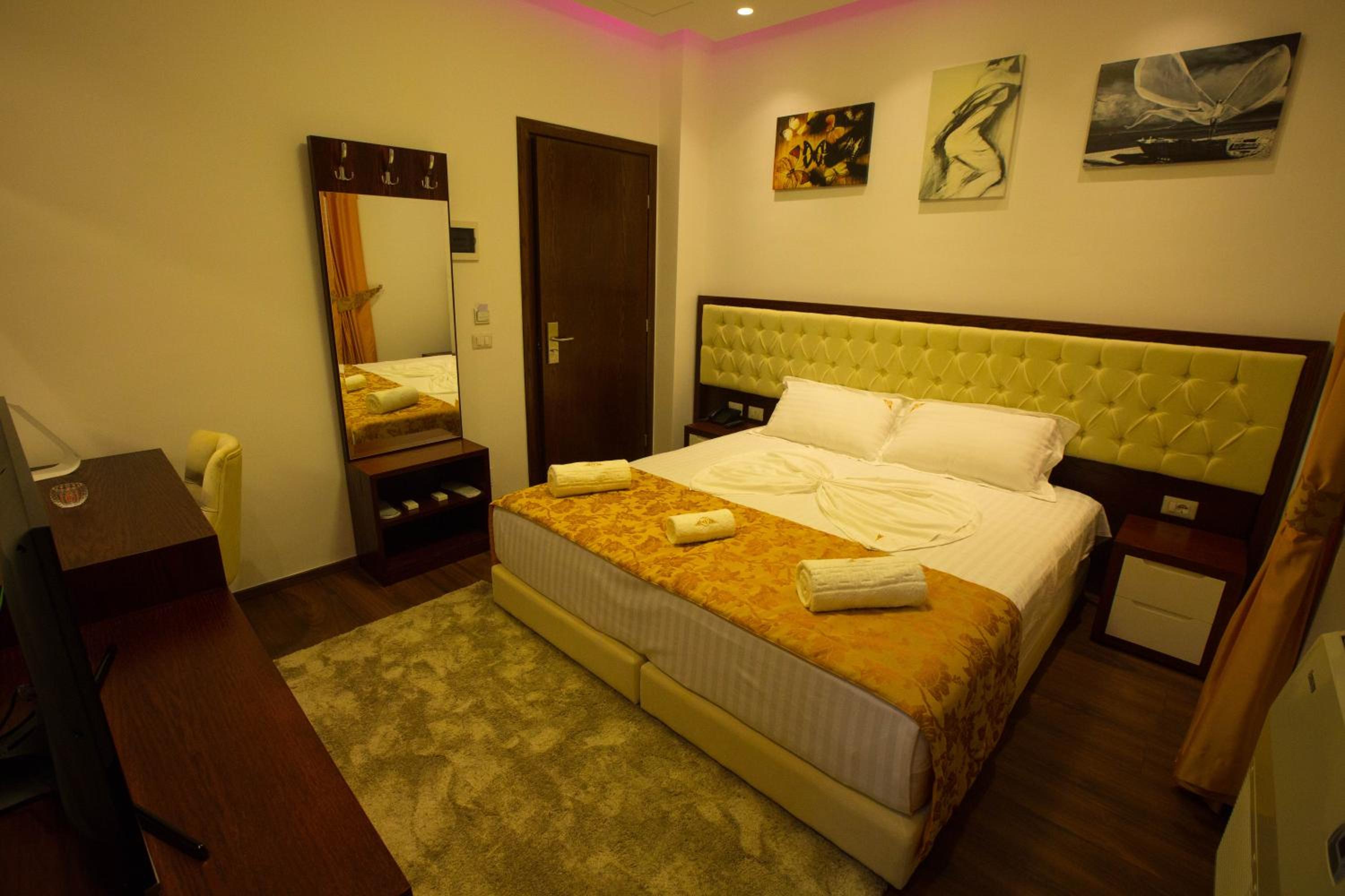 Budget Double Room photo 3