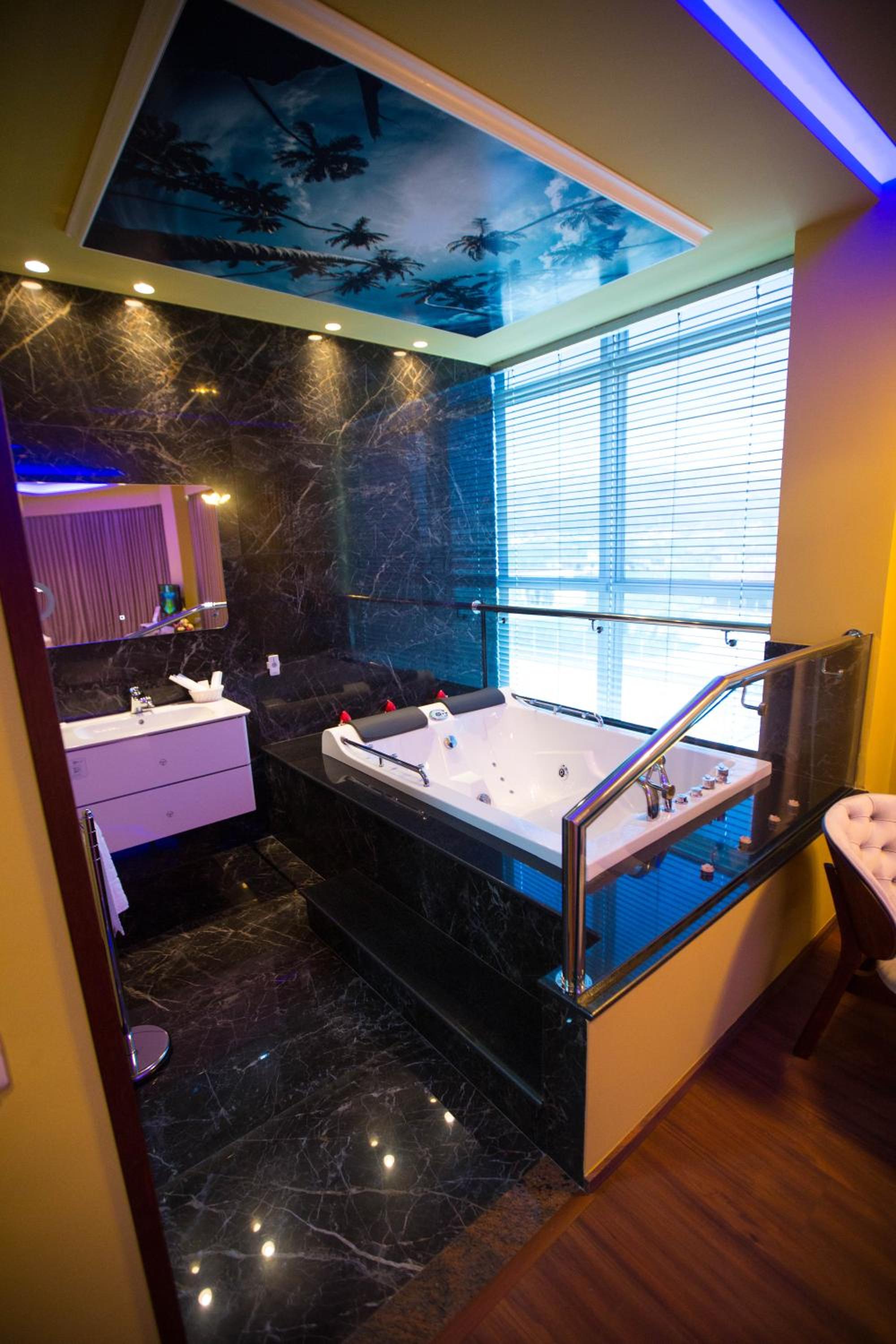 Queen Room with Spa Bath photo 3