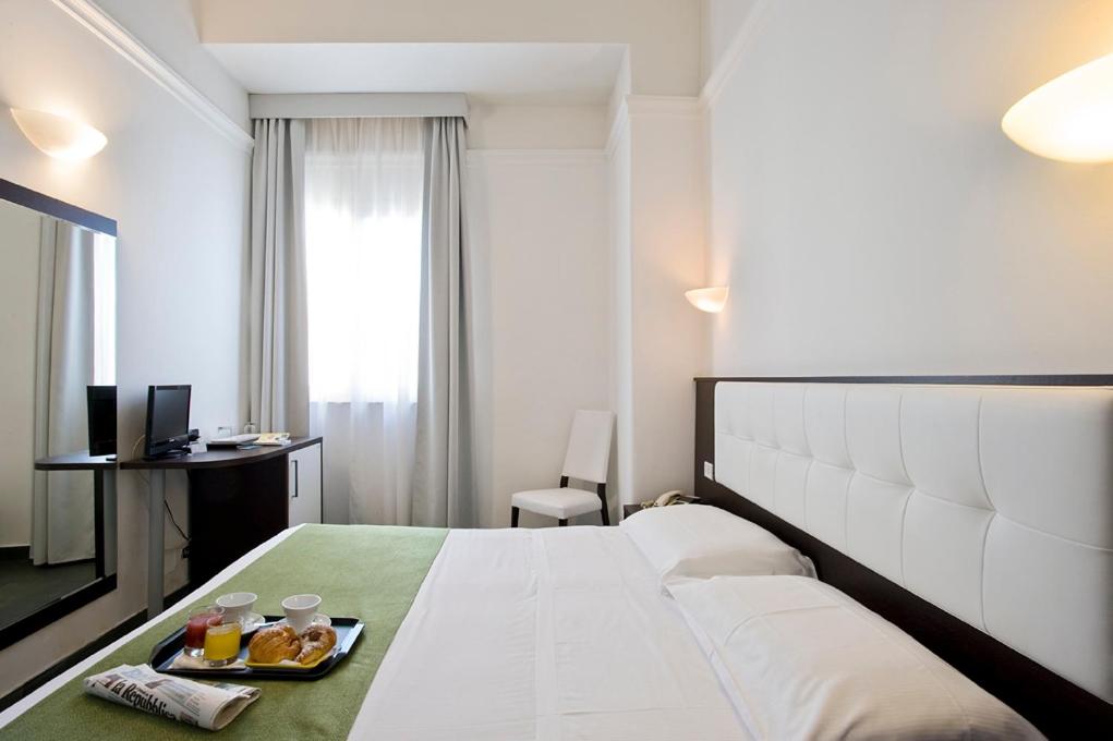 Double or Twin Room with Sea View photo 3