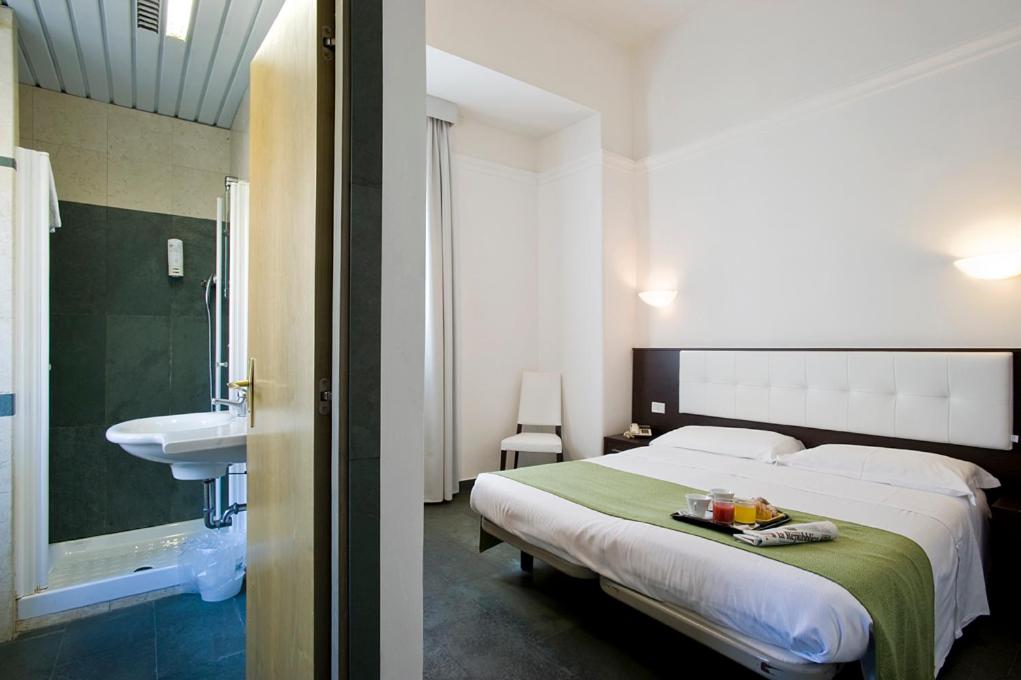 Double or Twin Room - Photo 3