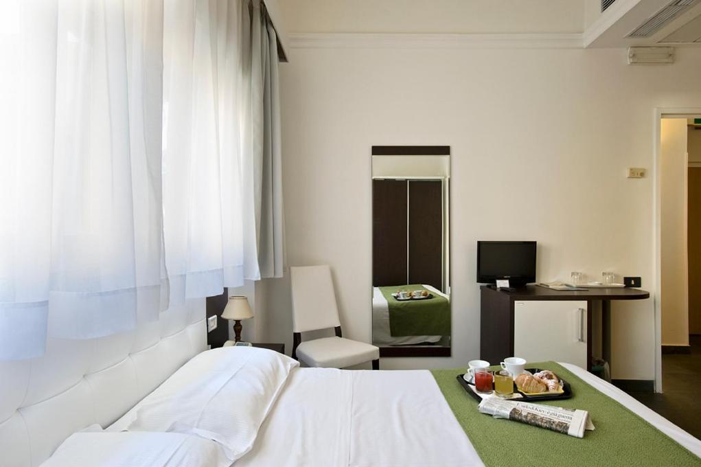 Double or Twin Room - Photo 4