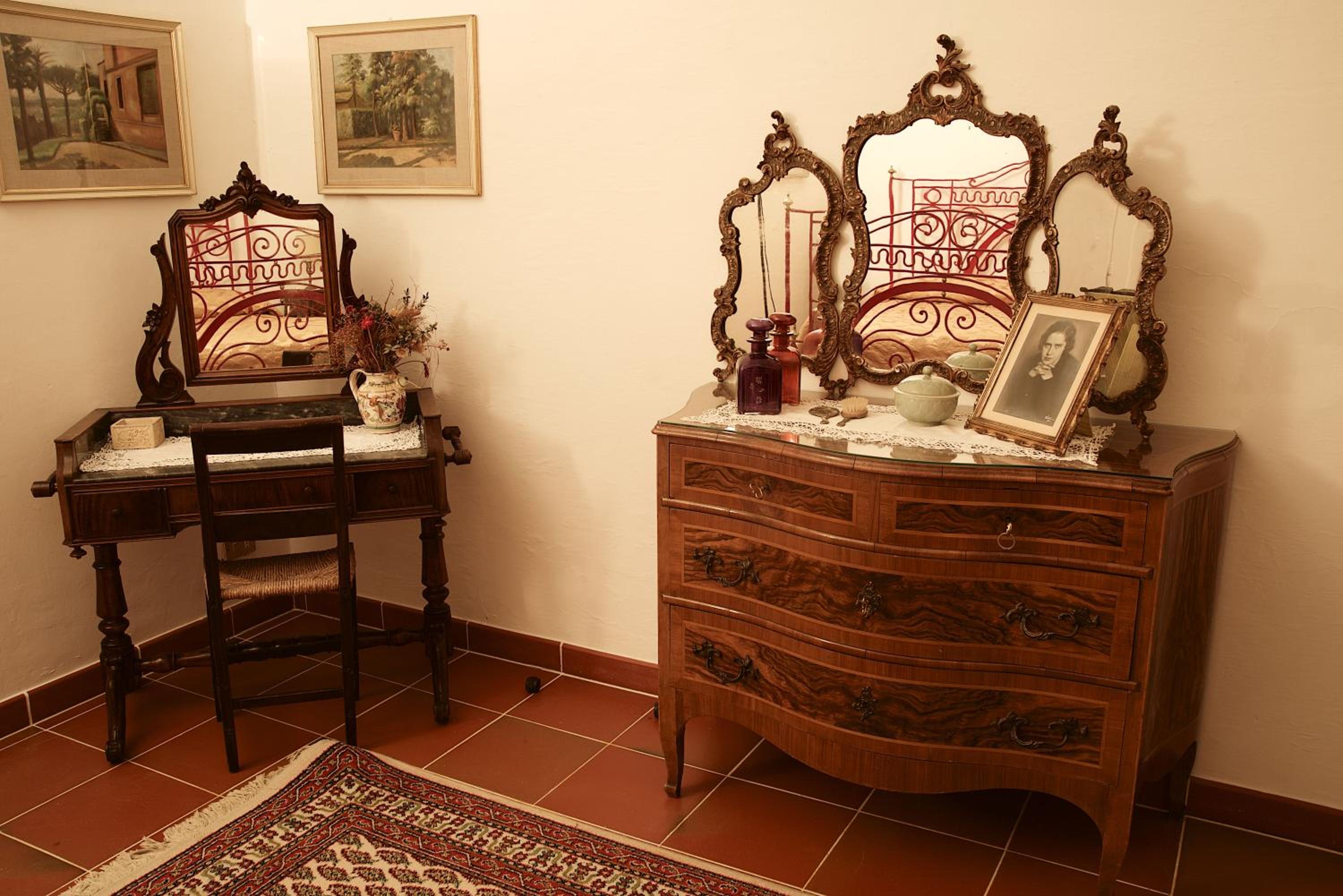 Double Room with Private Bathroom - Photo 4