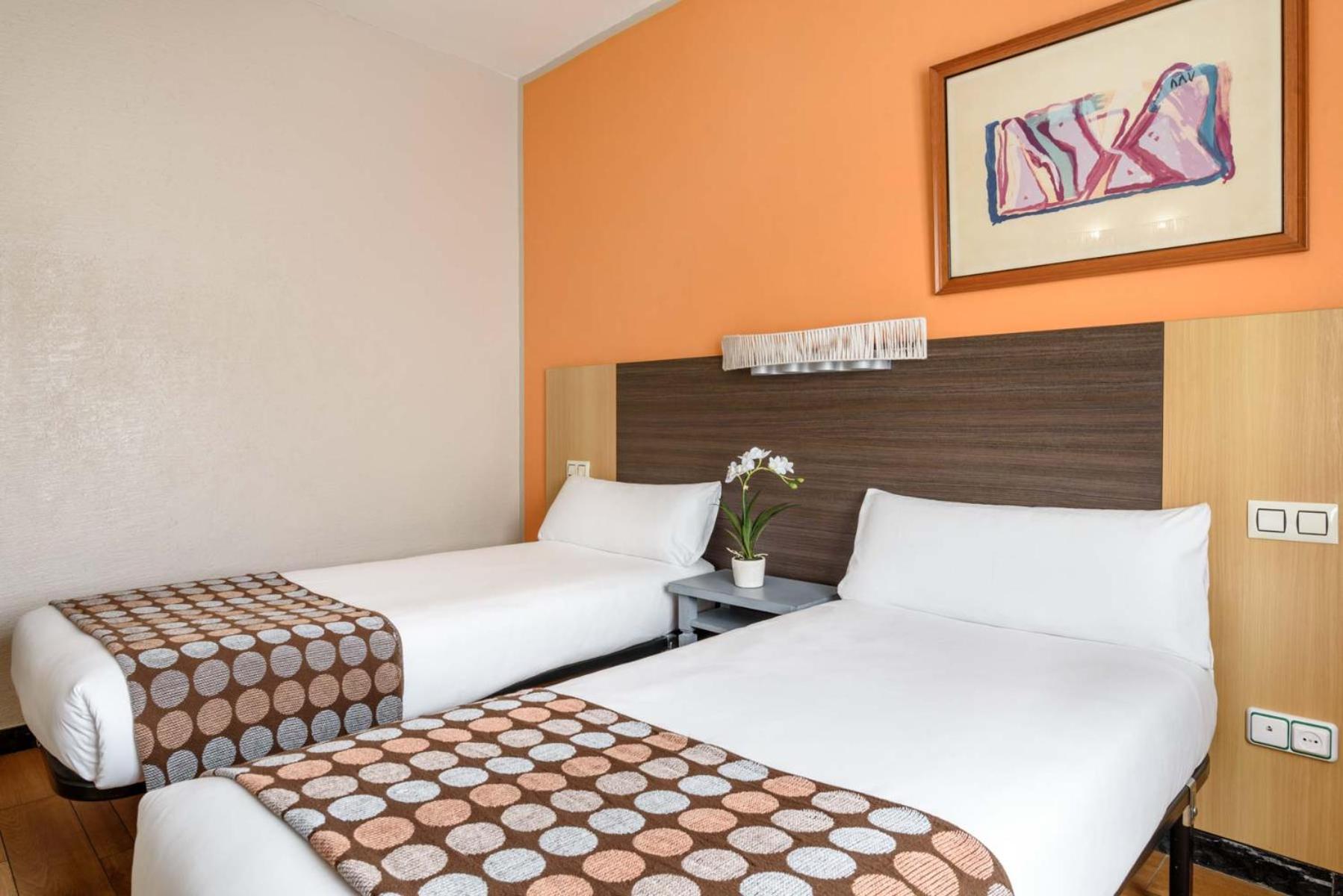 Double or Twin Room - Photo 3