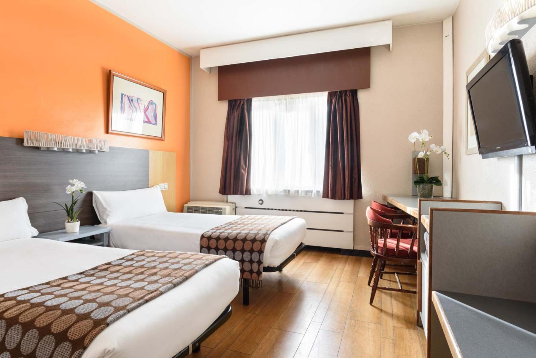 Double or Twin Room - Photo 4