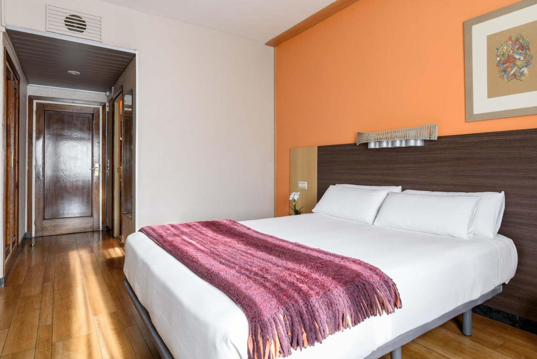 Double or Twin Room - Photo 2