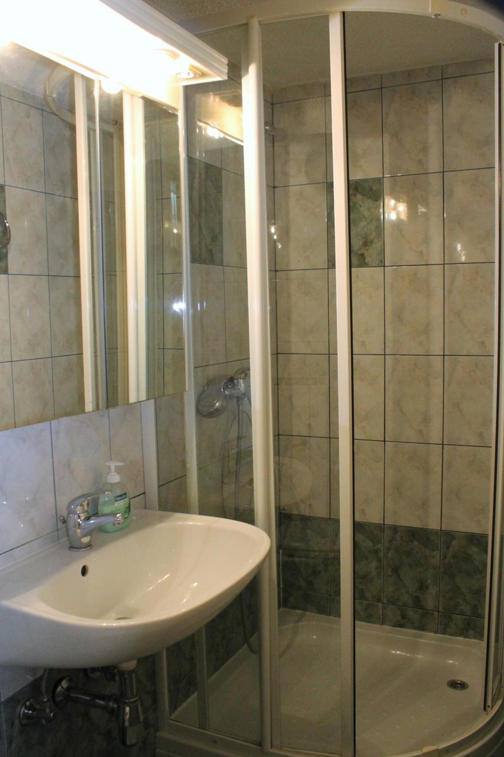 Quadruple Room (4 Adults) - Photo 7