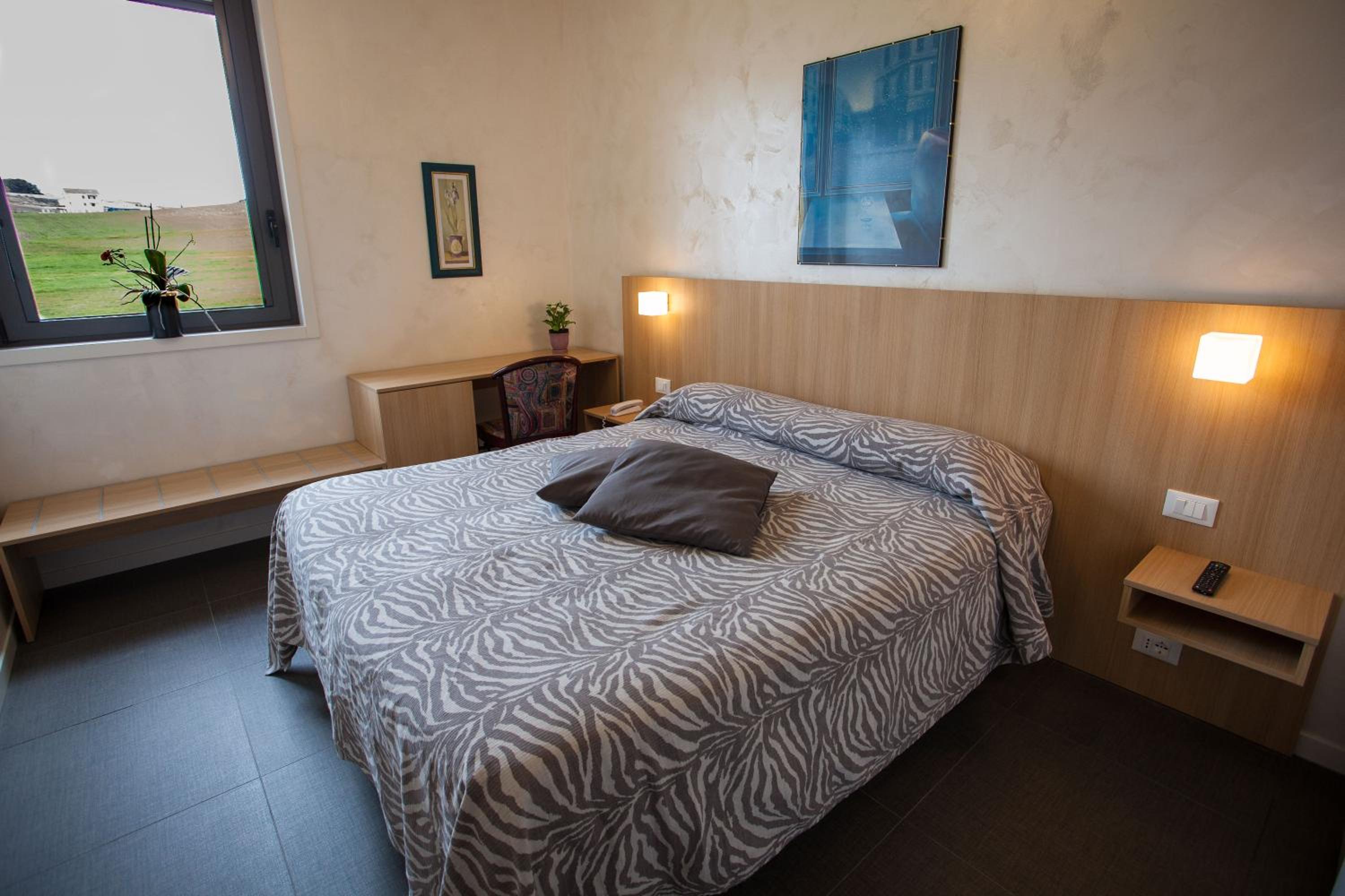 Double Room with Private Bathroom - Photo 4